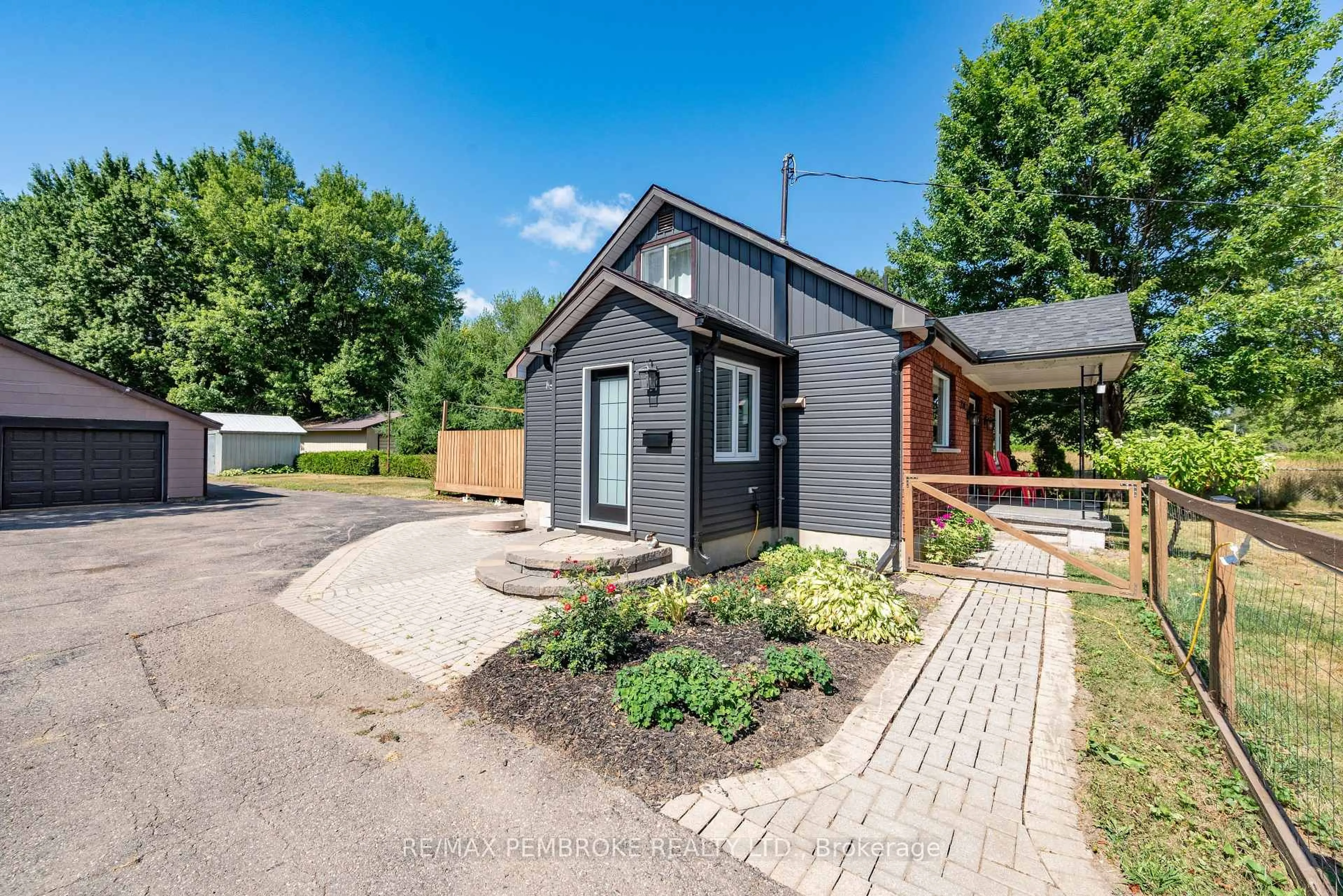 Unknown for 214 Golf Course Rd, Laurentian Valley Ontario K8A 7B3