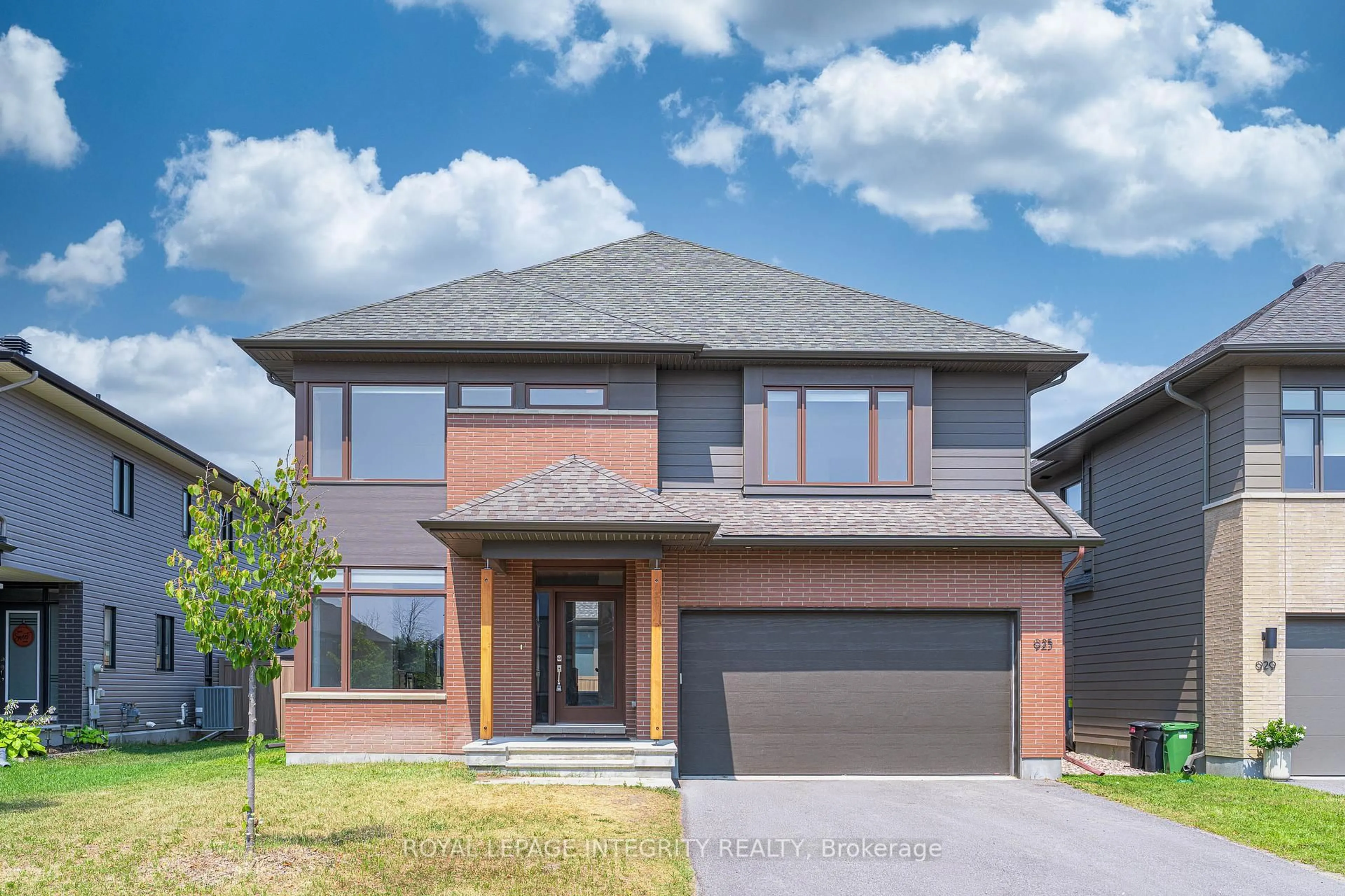 Home with brick exterior material, street for 925 Islington Way, Ottawa Ontario K1T 0T7