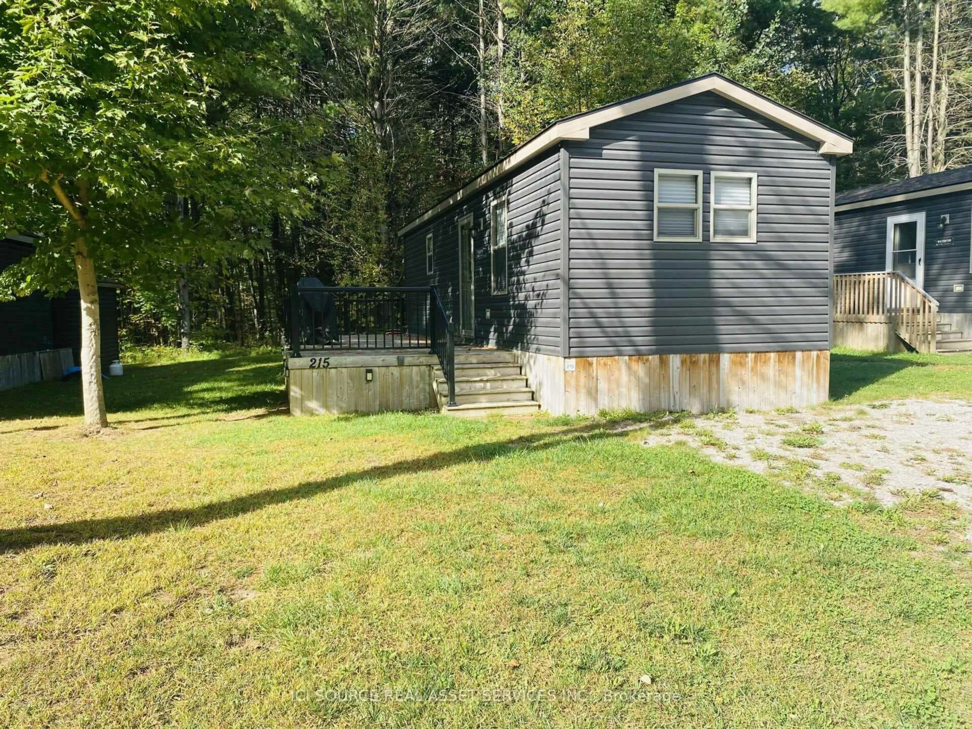 Shed for 1082 Shamrock Marina Rd #SMR215, Gravenhurst Ontario P0E 1N0