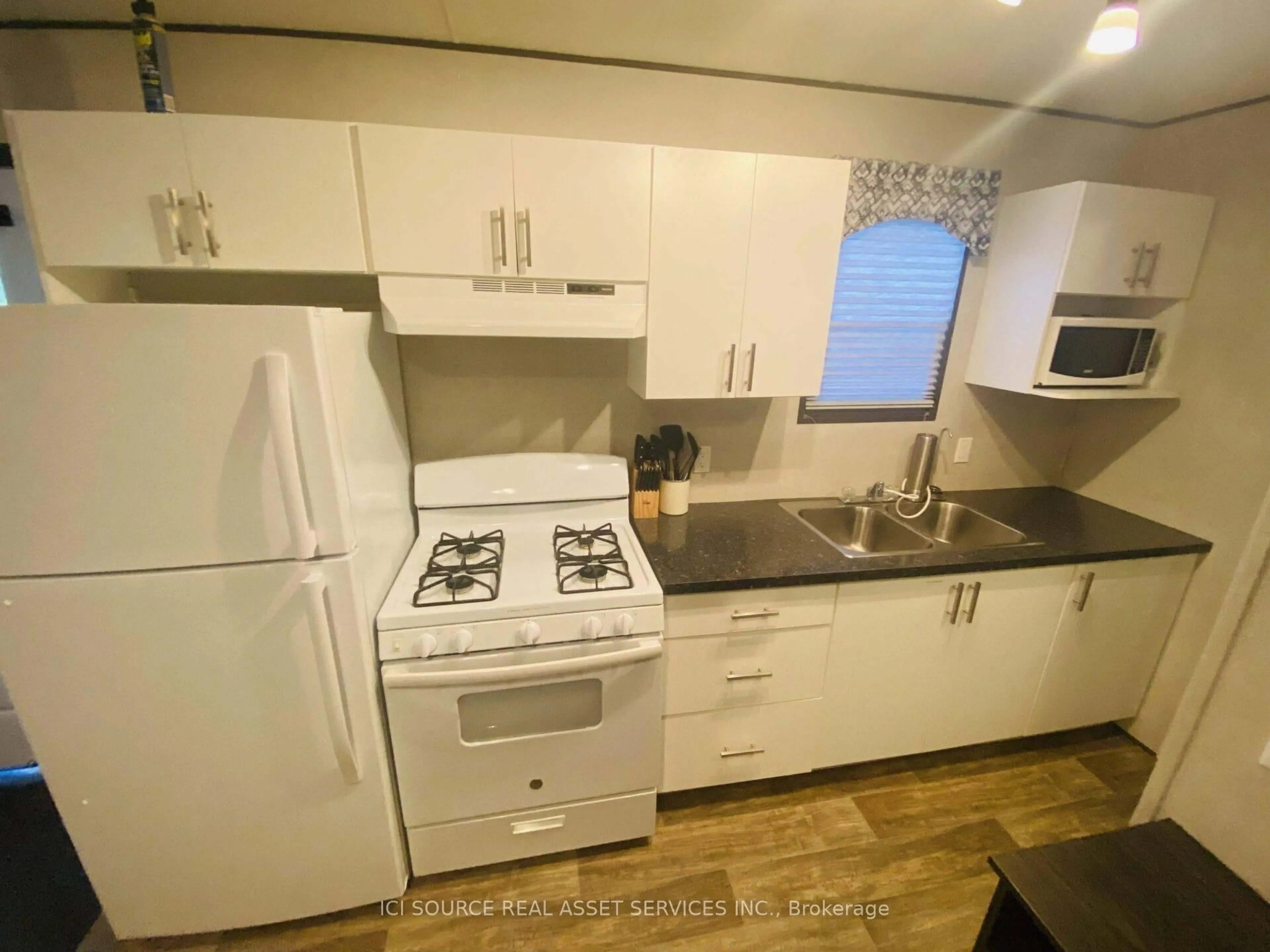 Standard kitchen, unknown for 1082 Shamrock Marina Rd #SMR215, Gravenhurst Ontario P0E 1N0