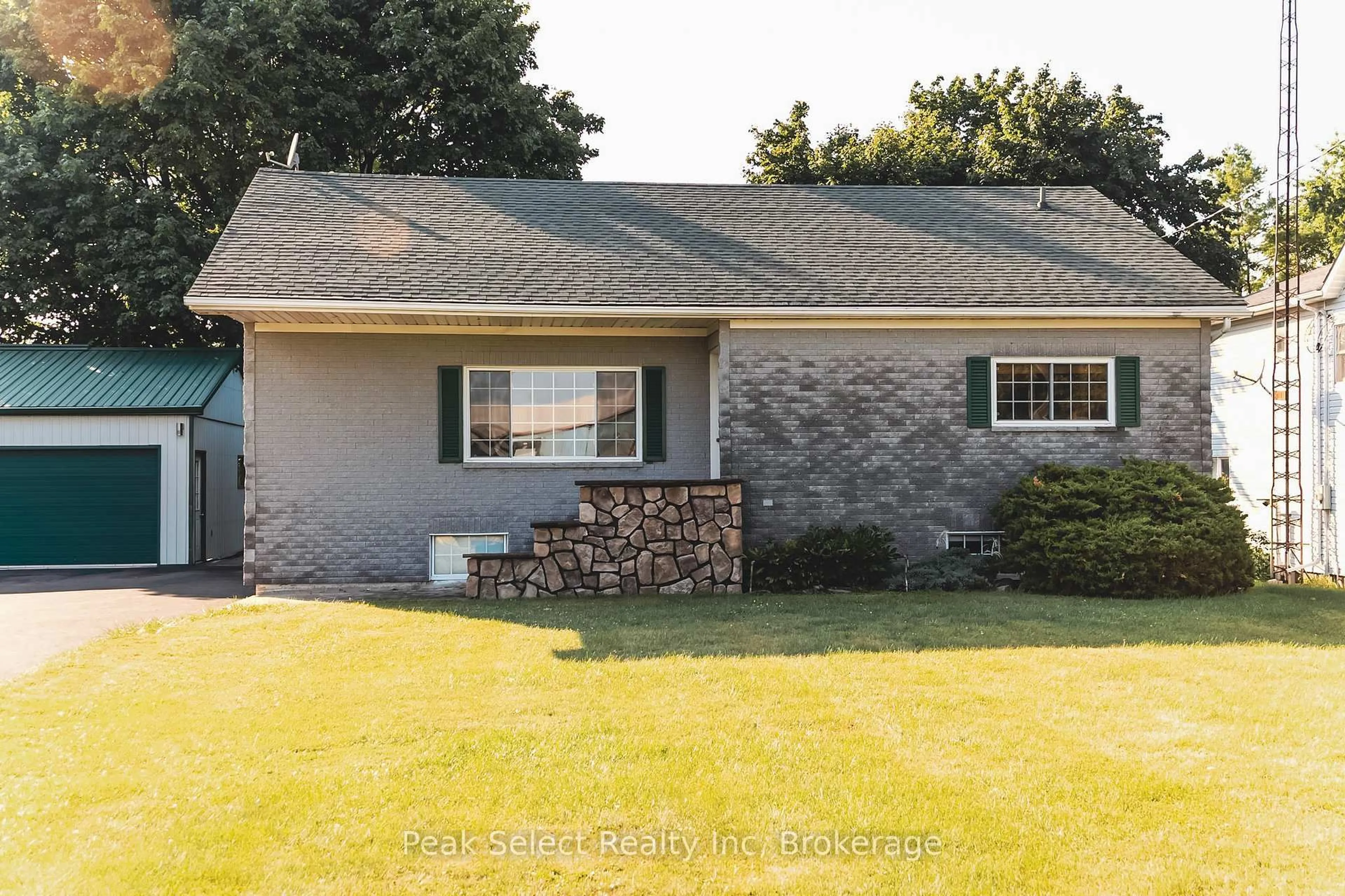 Home with vinyl exterior material, unknown for 70341 Road 164 Rd, South Huron Ontario N0K 1K0