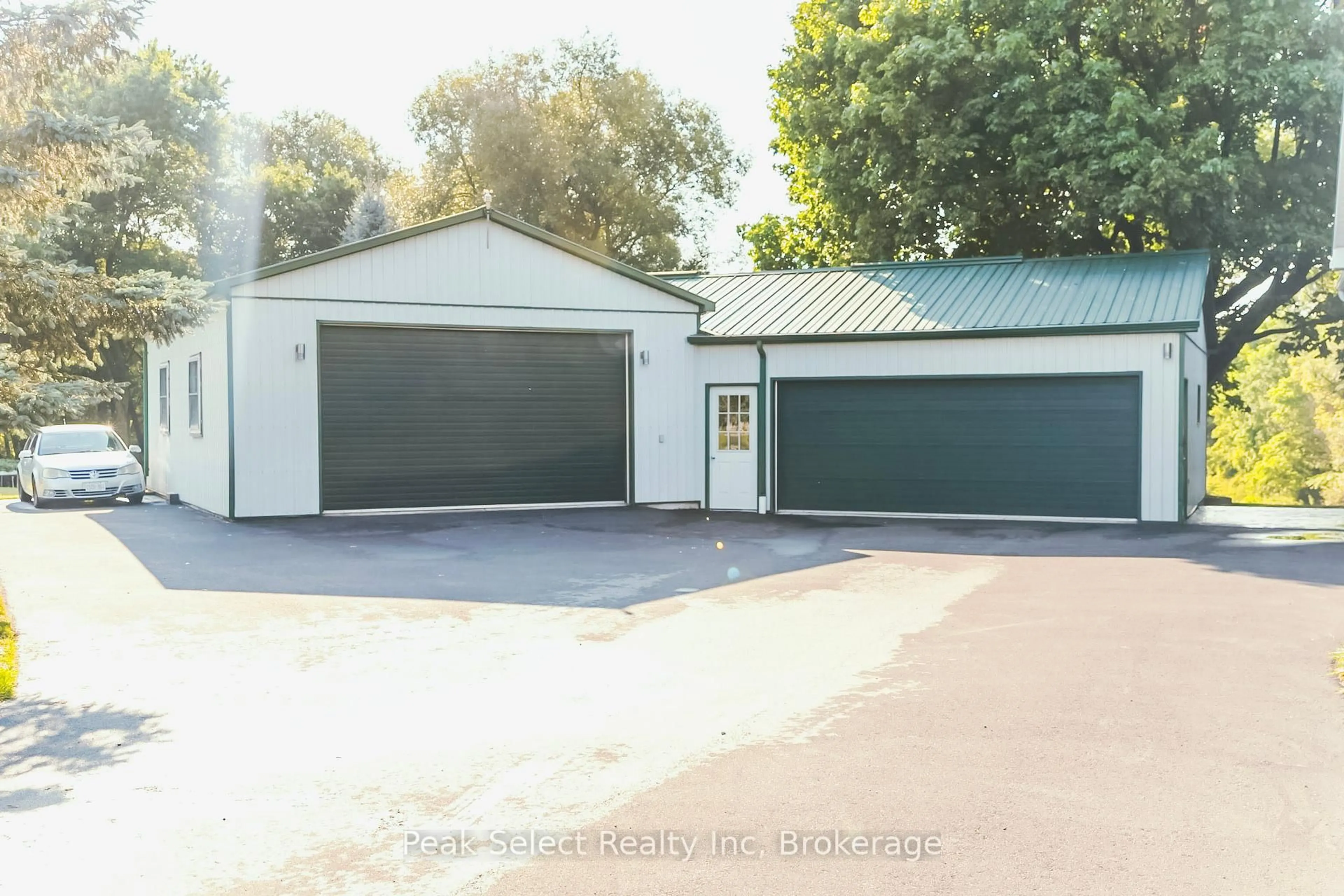 Indoor garage for 70341 Road 164 Rd, South Huron Ontario N0K 1K0
