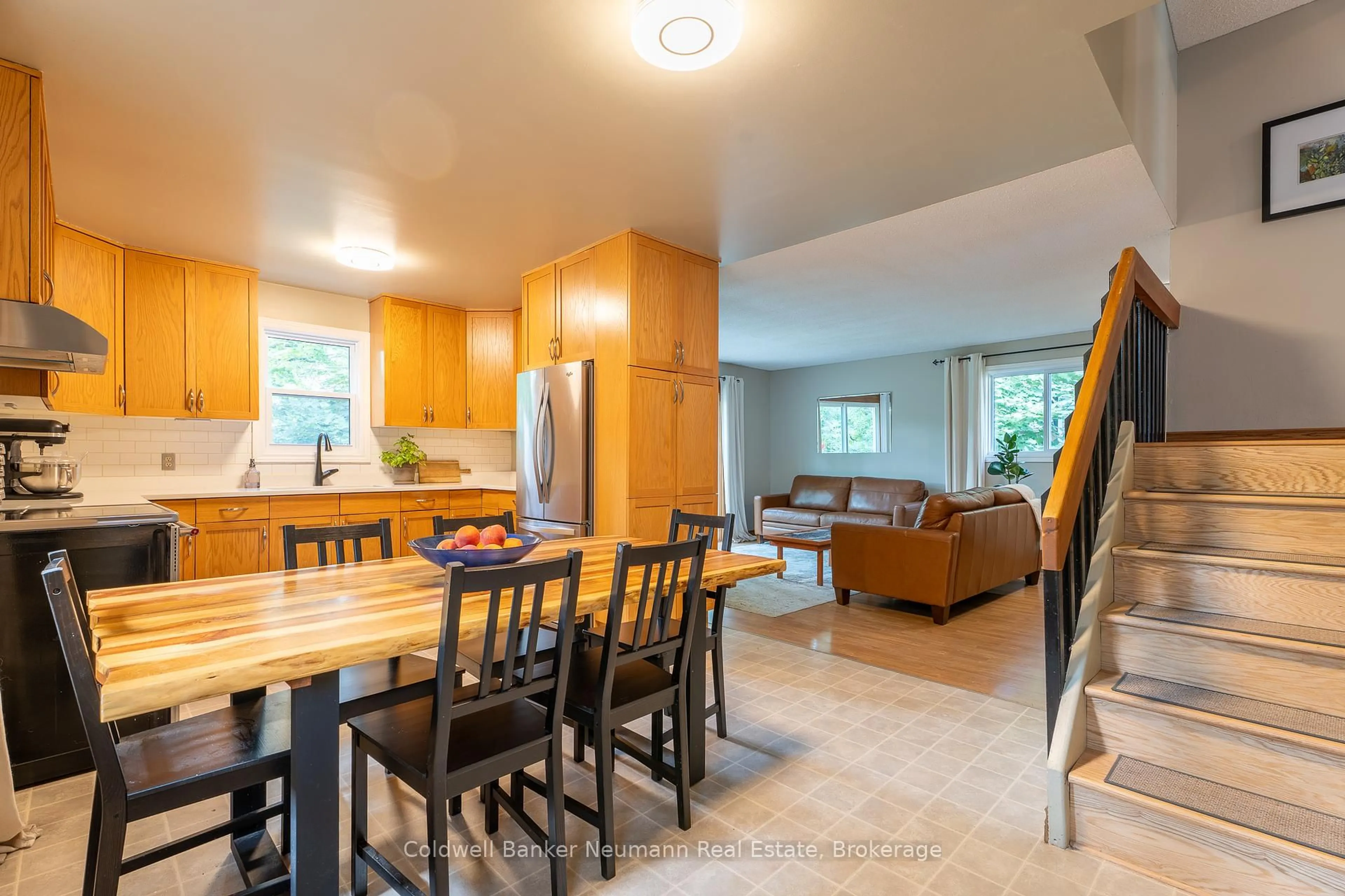 Open concept kitchen, unknown for 209 Wellington St, Centre Wellington Ontario N1M 3E1