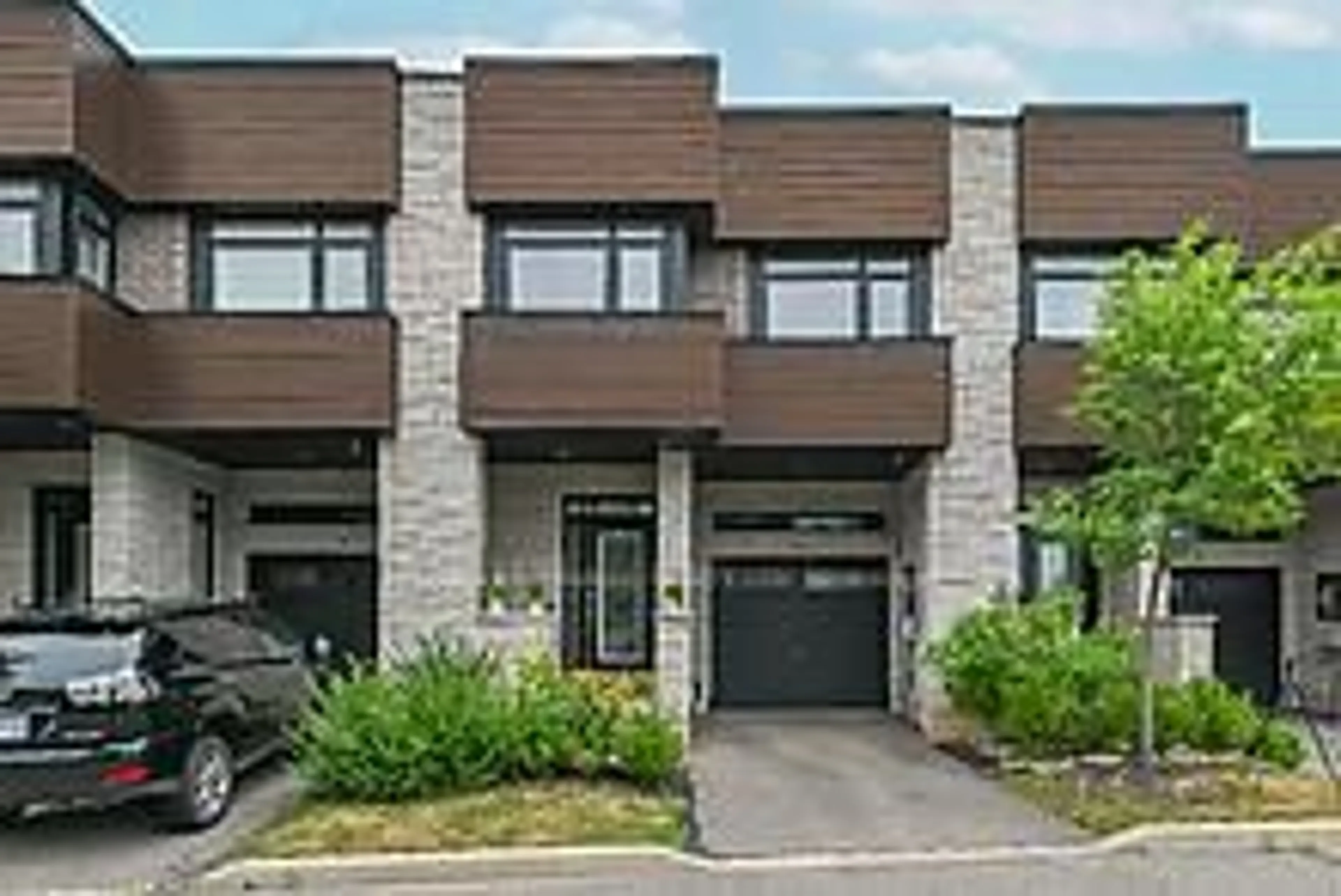 Home with brick exterior material, street for 35 Midhurst Hts #15, Hamilton Ontario L8J 0K9