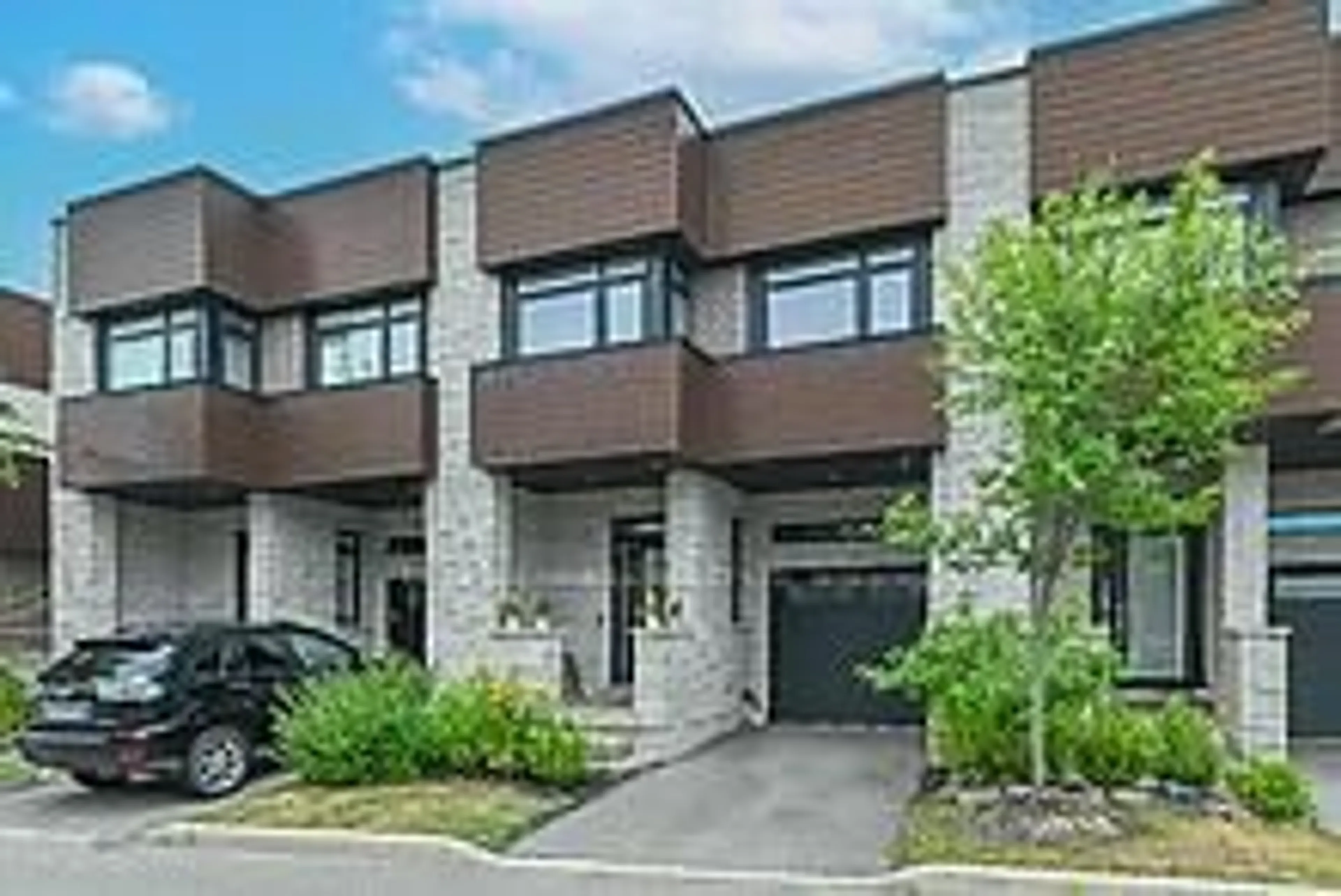 Home with brick exterior material, street for 35 Midhurst Hts #15, Hamilton Ontario L8J 0K9