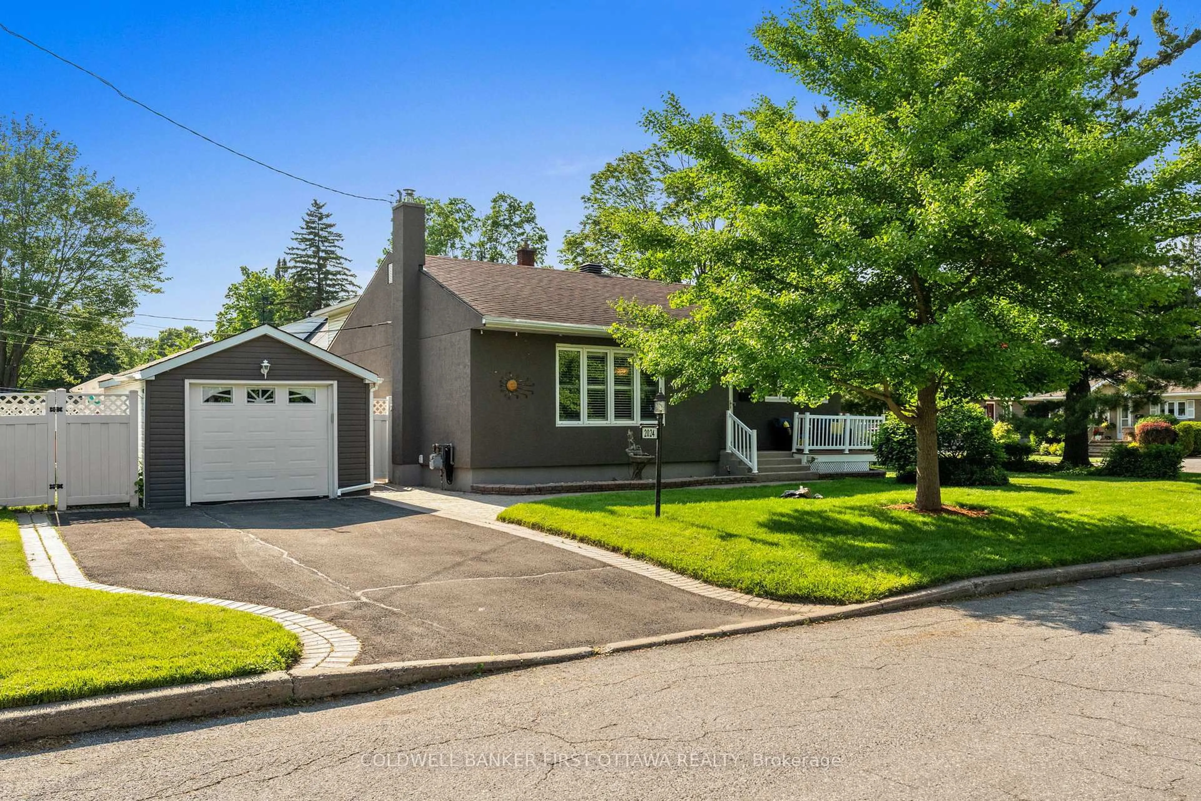 Unknown for 2024 Corry St, Ottawa Ontario K1G 2M5