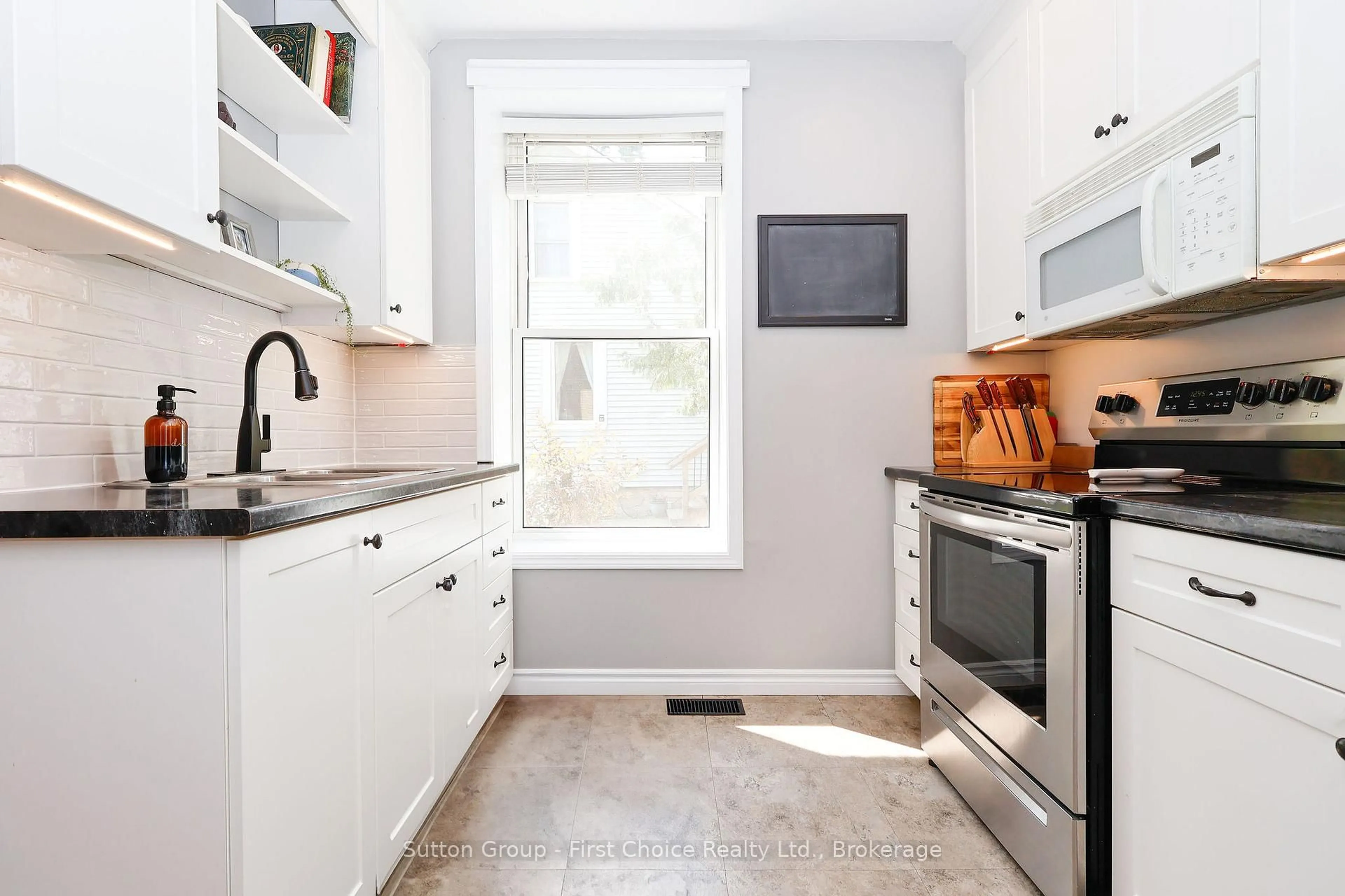 Unknown for 64 Dufferin St, Stratford Ontario N5A 2G5