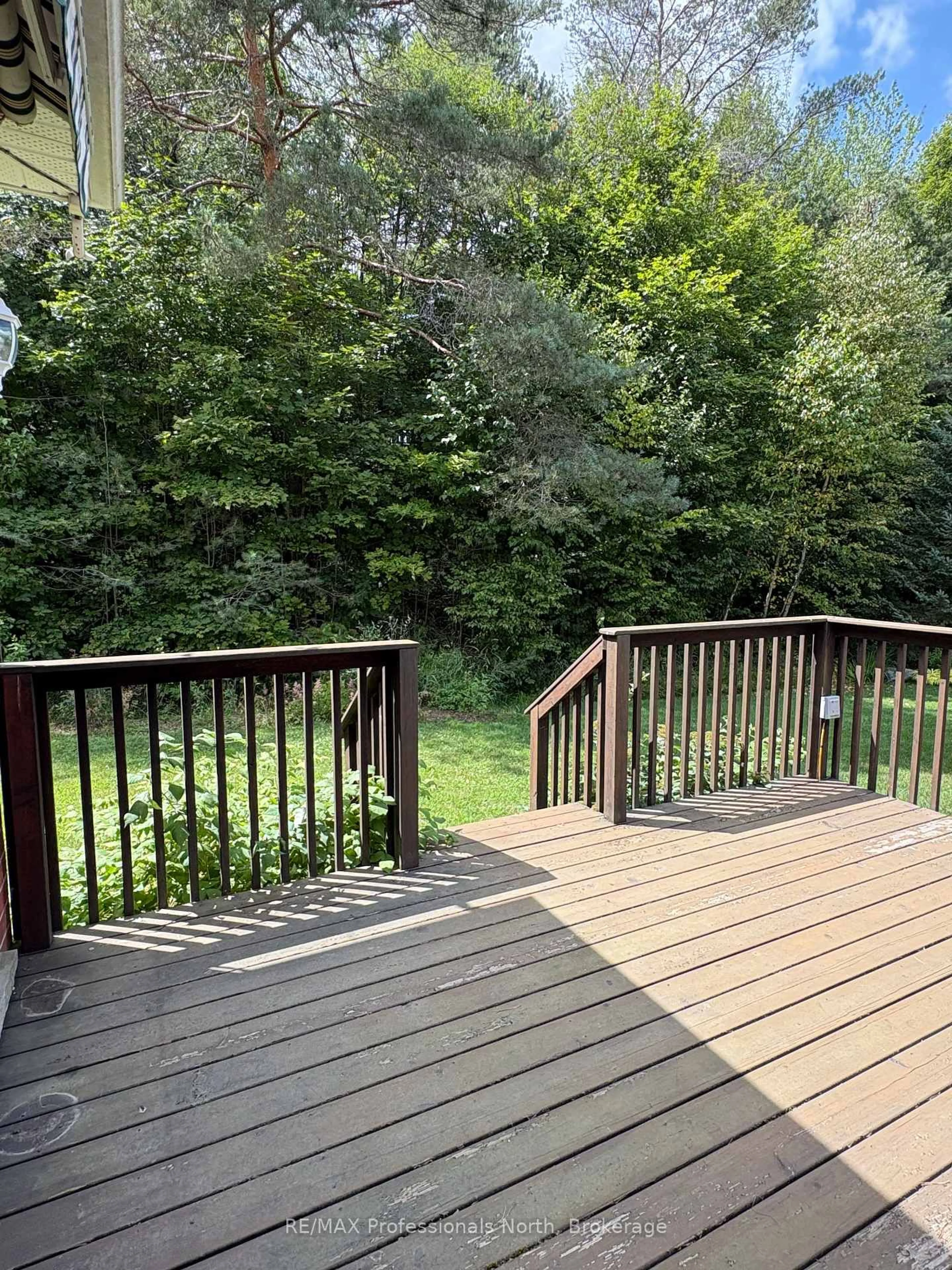 Patio, forest/trees view for 27 Kirbys Way, Huntsville Ontario P1H 2M6