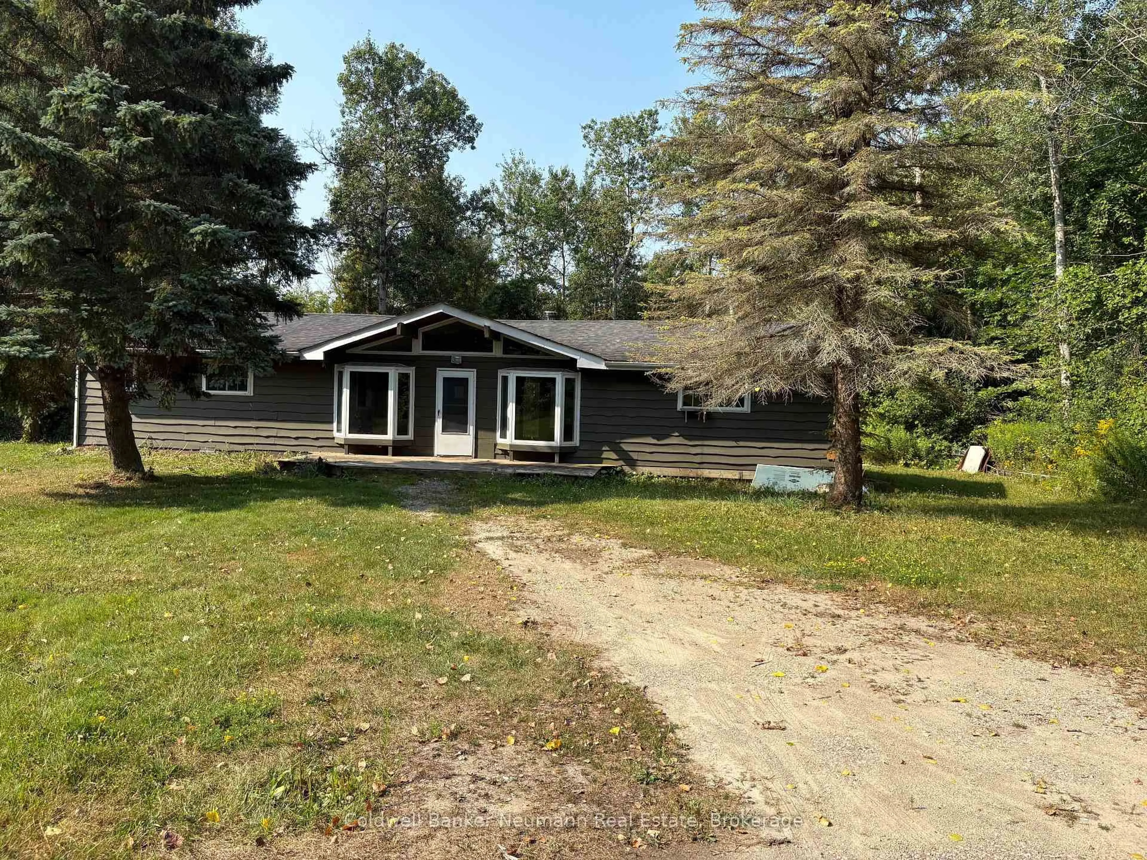 A pic from outside/outdoor area/front of a property/back of a property/a pic from drone, unknown for 8496 Eramosa Garafraxa Tl Townline, Centre Wellington Ontario N1M 2W5