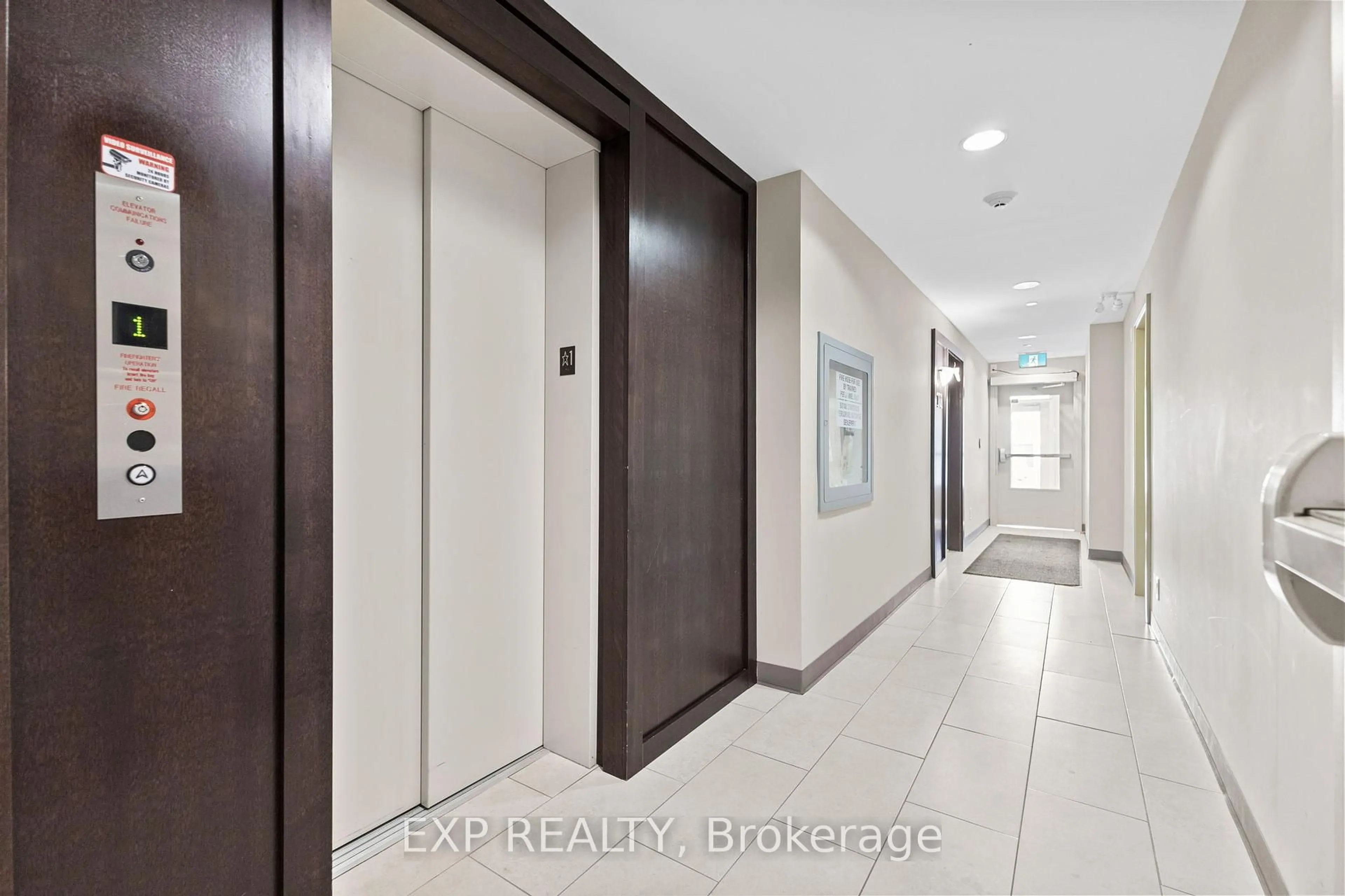 Indoor entryway for 100 Montblanc Private #304, Ottawa Ontario K1C 0B2