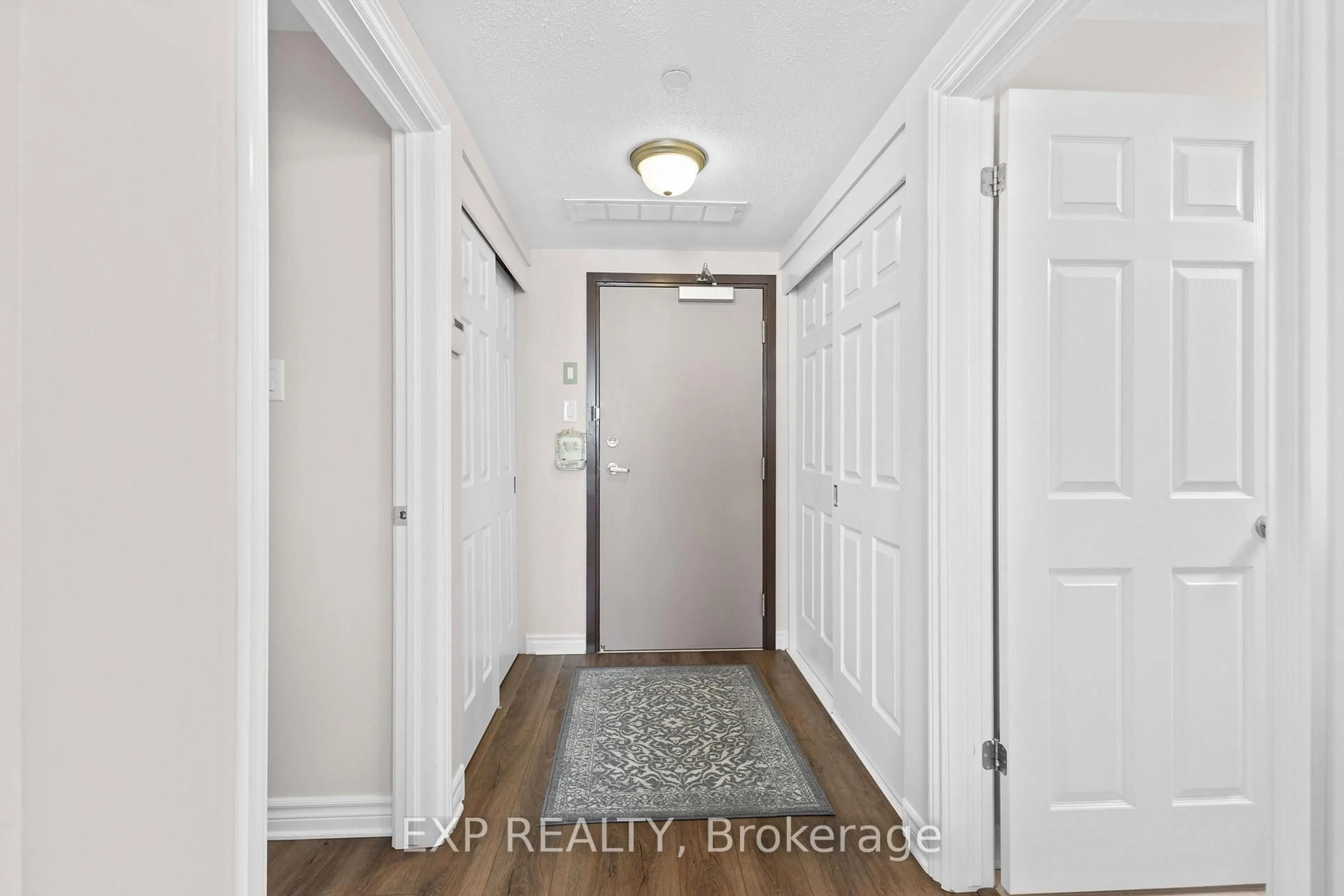 Indoor entryway for 100 Montblanc Private #304, Ottawa Ontario K1C 0B2