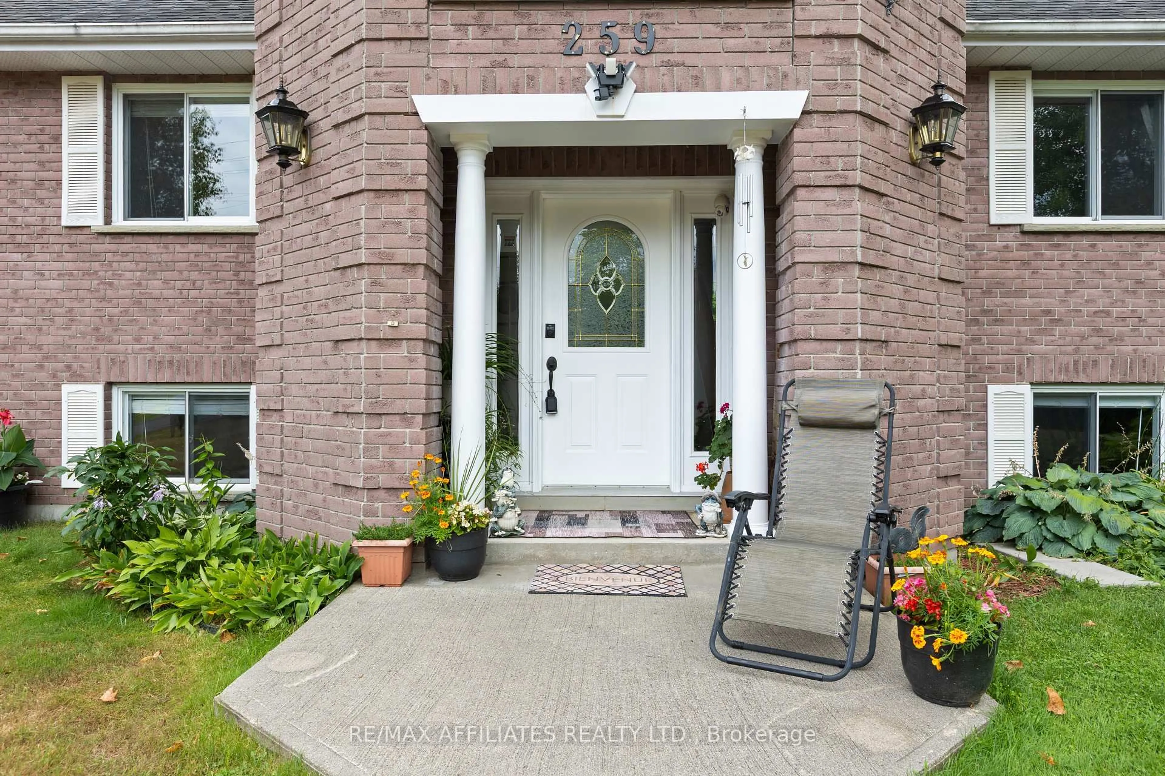Indoor entryway for 259 Golf Club Rd, Rideau Lakes Ontario K7A 4S5