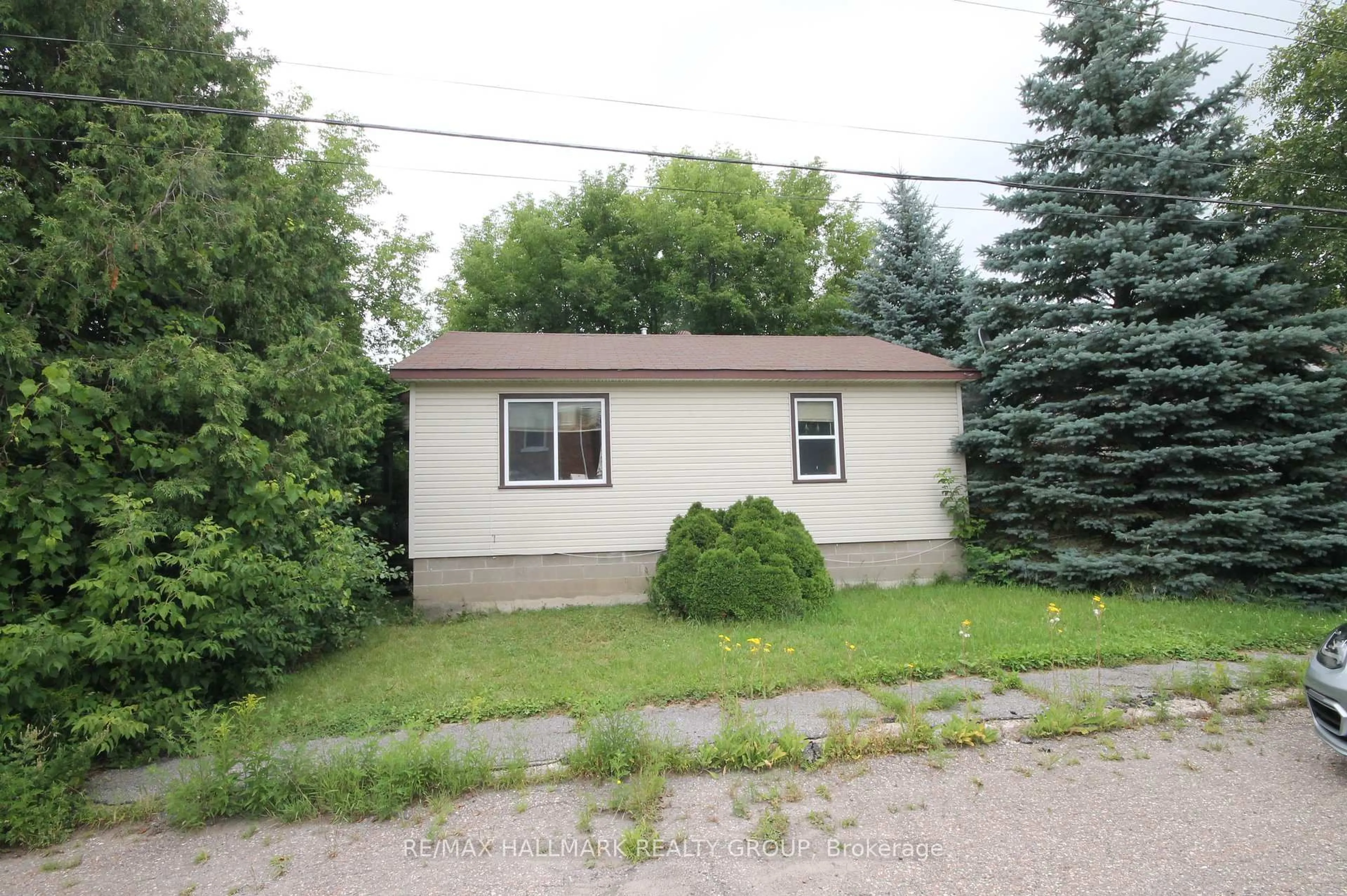 Shed for 143 O'Gorman Ave, Renfrew Ontario K7V 3P8