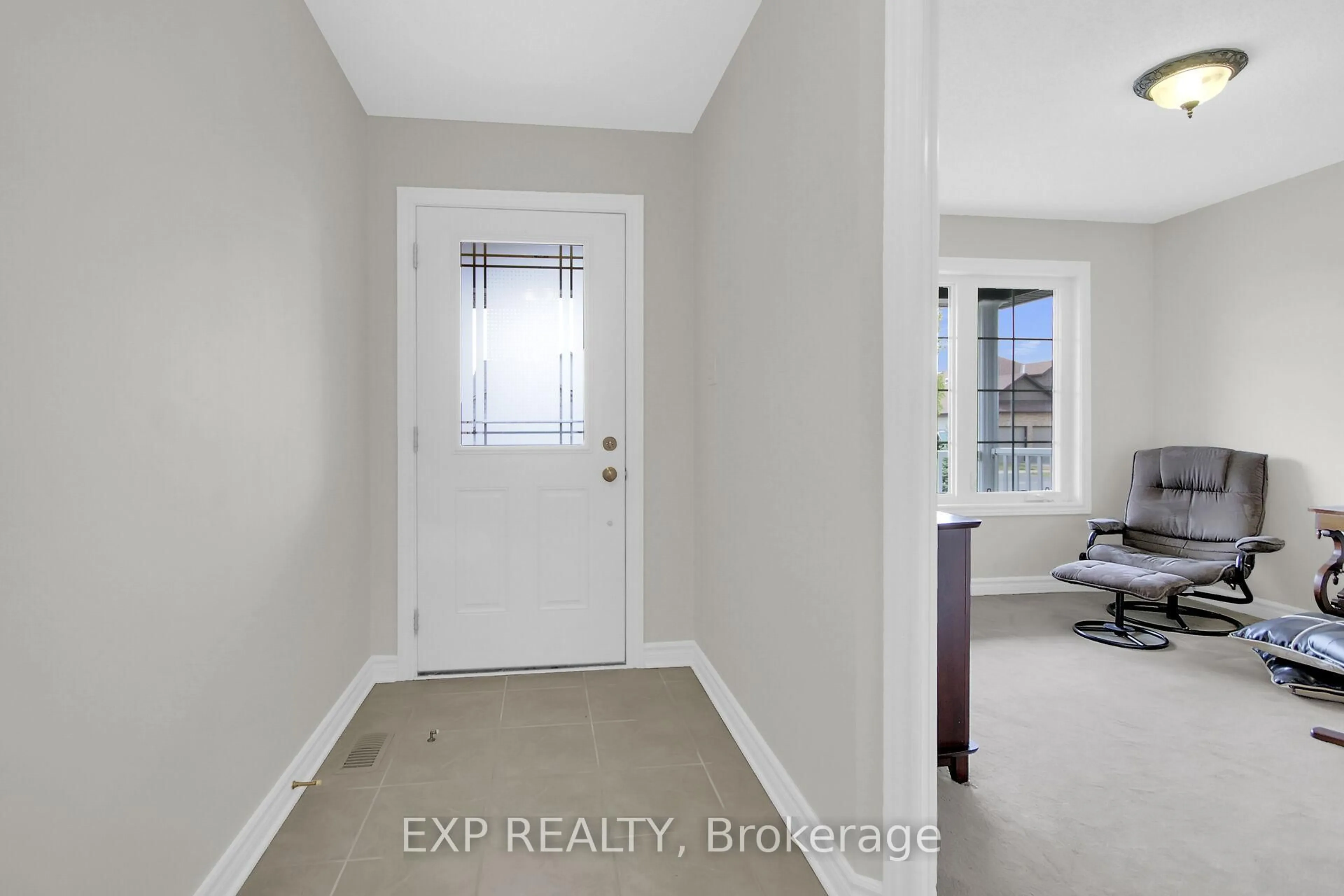 Indoor entryway for 141 Sadler Dr, Almonte Ontario K0A 1A0