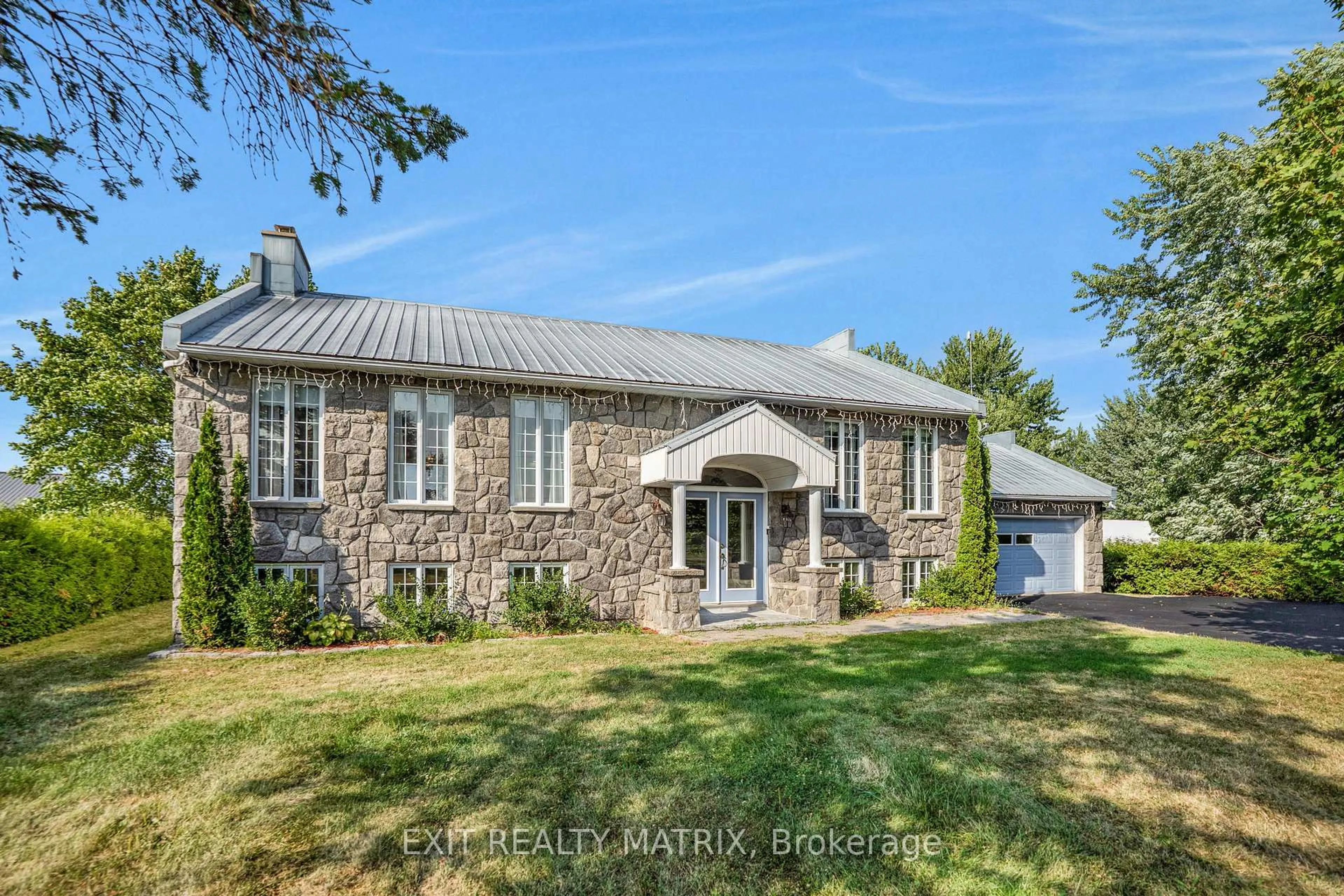 Home with brick exterior material, building for 123 Ch Du Domaine Rd, Alfred and Plantagenet Ontario K0B 1A0