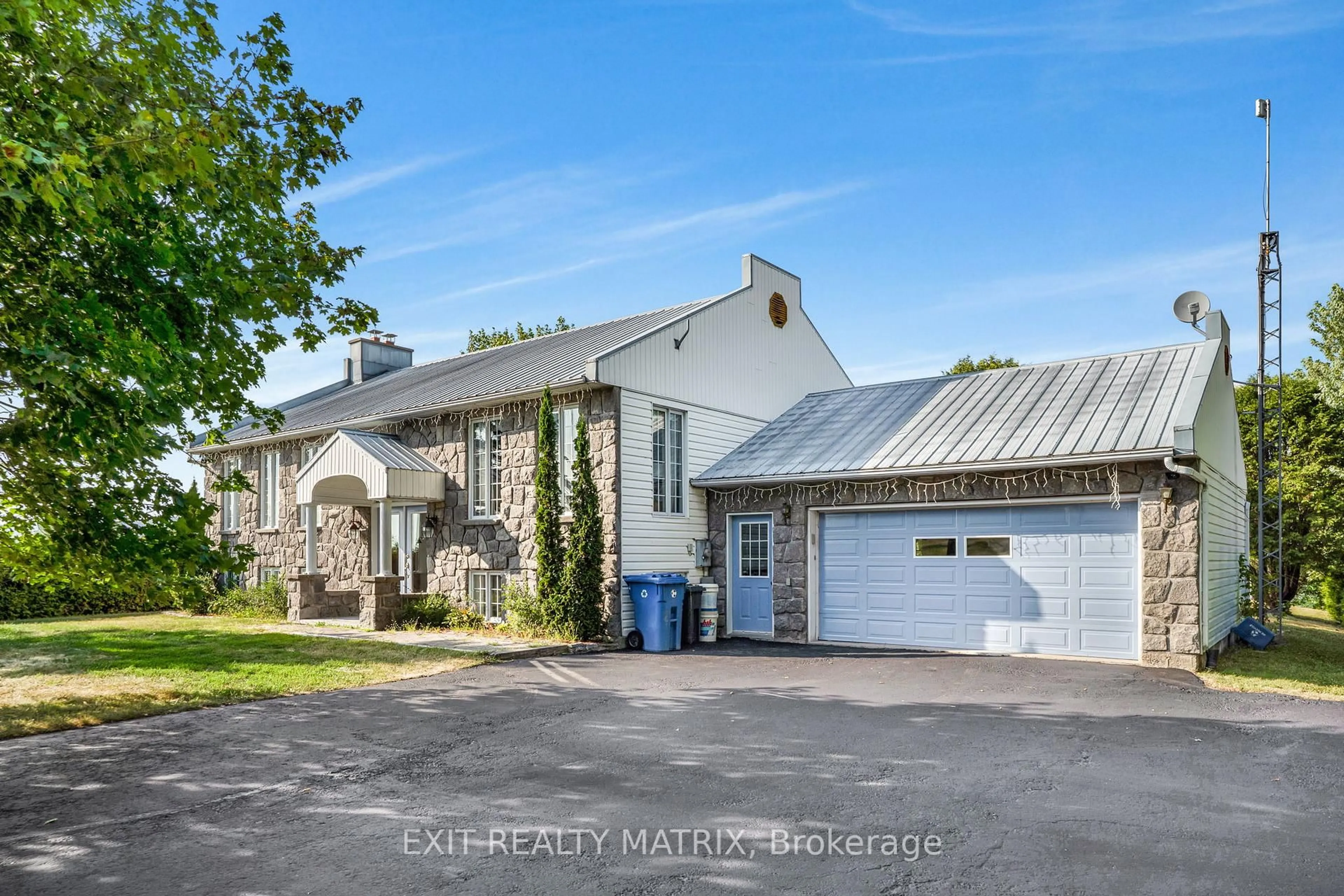 A pic from outside/outdoor area/front of a property/back of a property/a pic from drone, street for 123 Ch Du Domaine Rd, Alfred and Plantagenet Ontario K0B 1A0