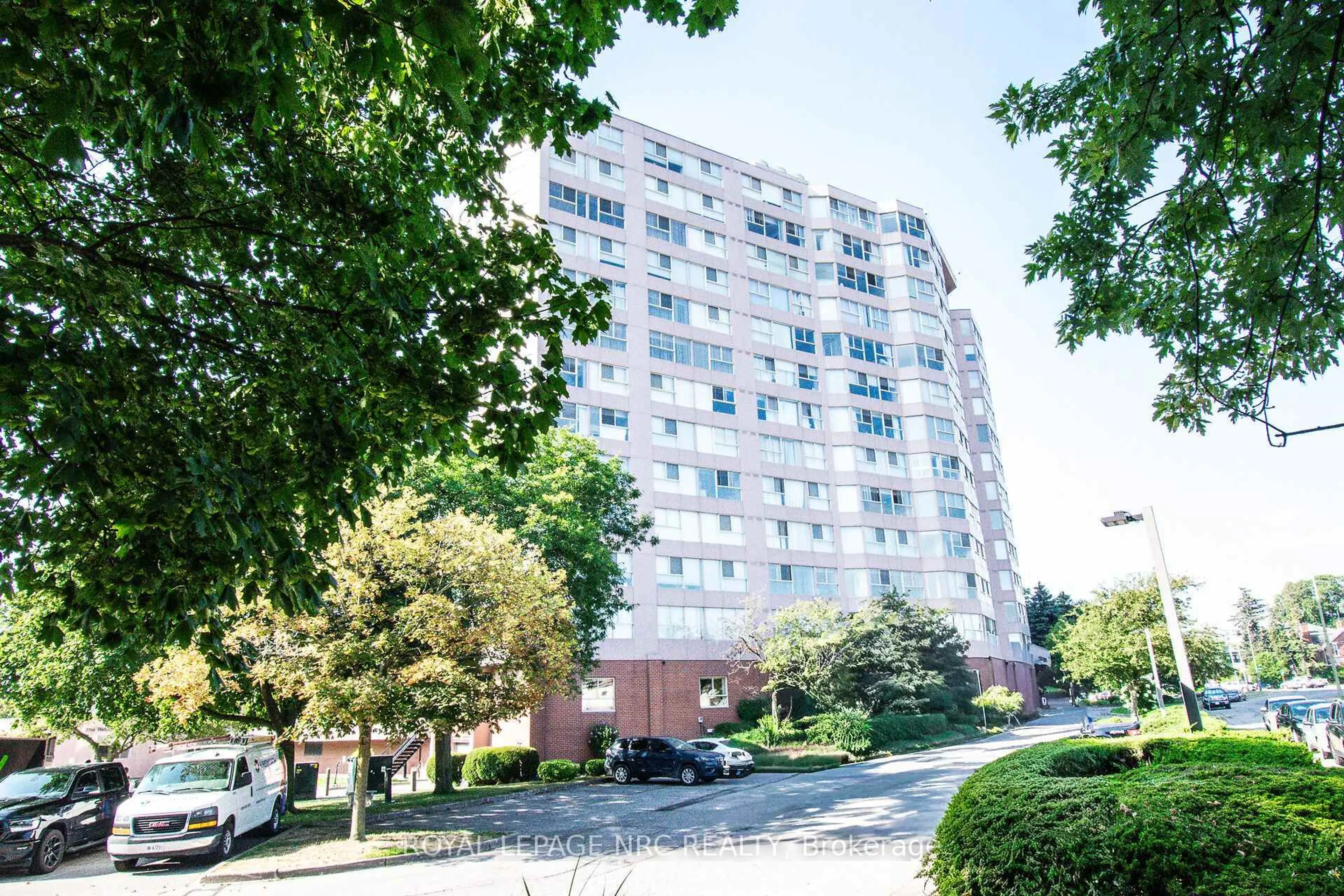 Patio, building for 7 Gale Cres #904, St. Catharines Ontario L2R 7M8