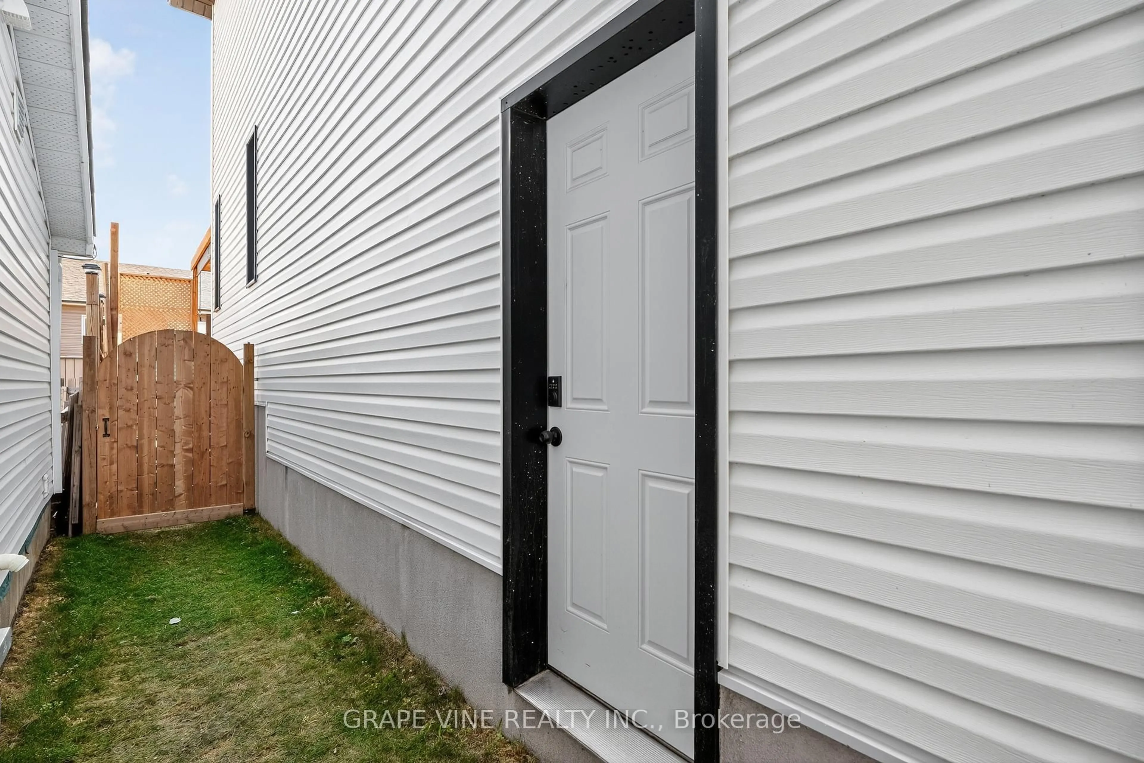 Home with vinyl exterior material, street for 36 First Ave, Russell Ontario K4R 1C9