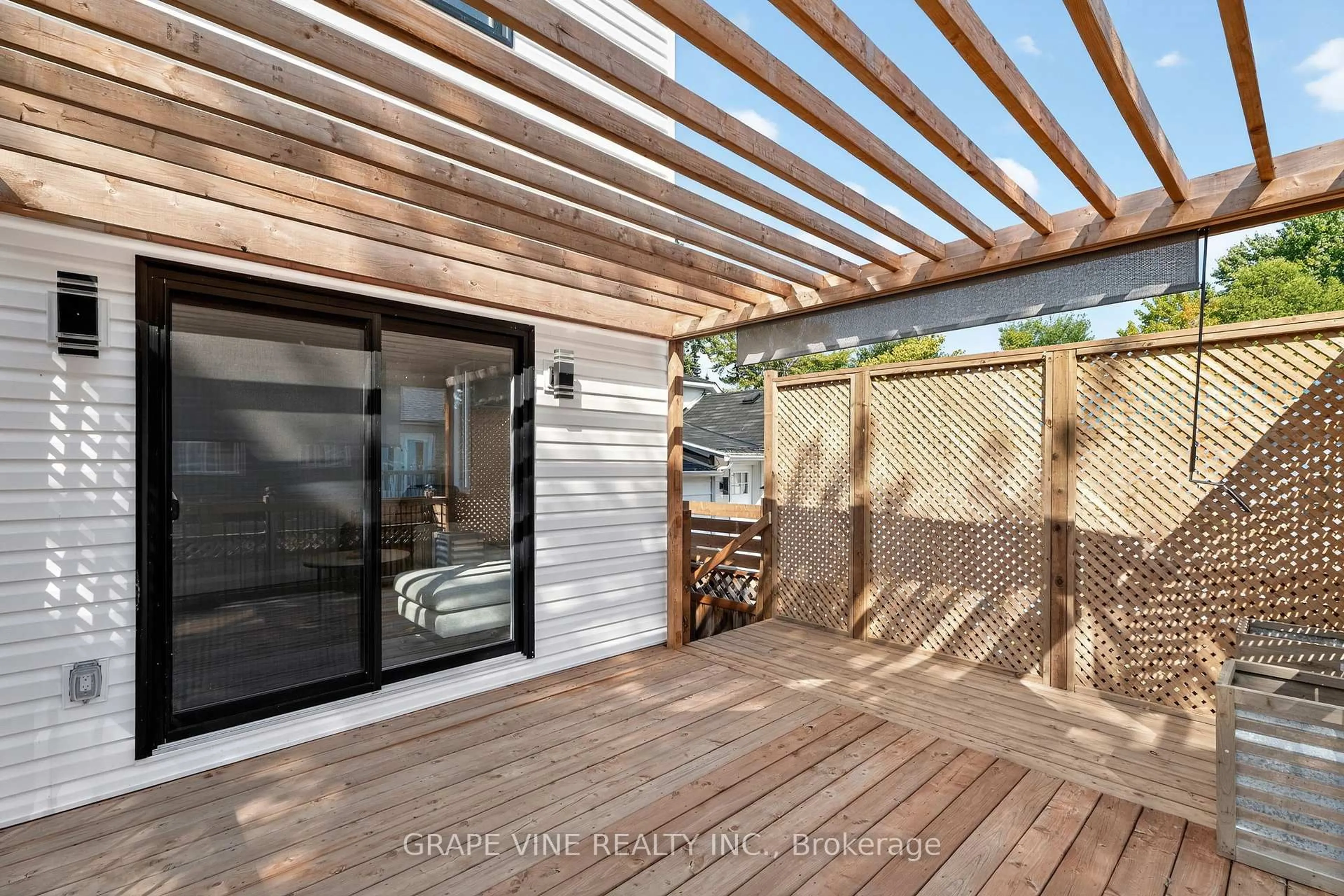 Patio, street for 36 First Ave, Russell Ontario K4R 1C9