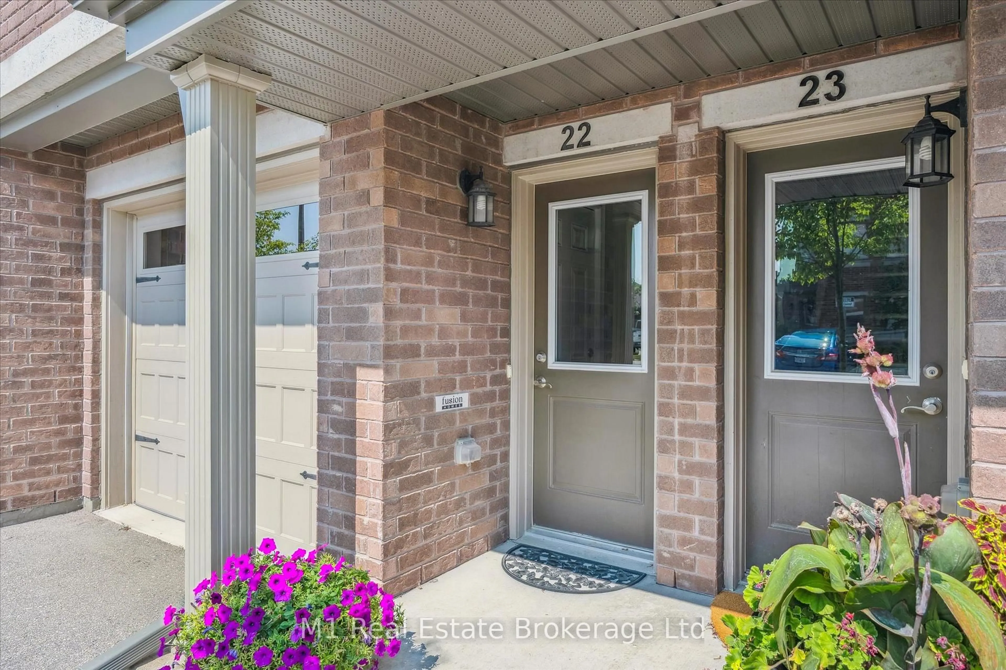 Indoor entryway for 39 Kay Cres #22, Guelph Ontario N1L 0N5