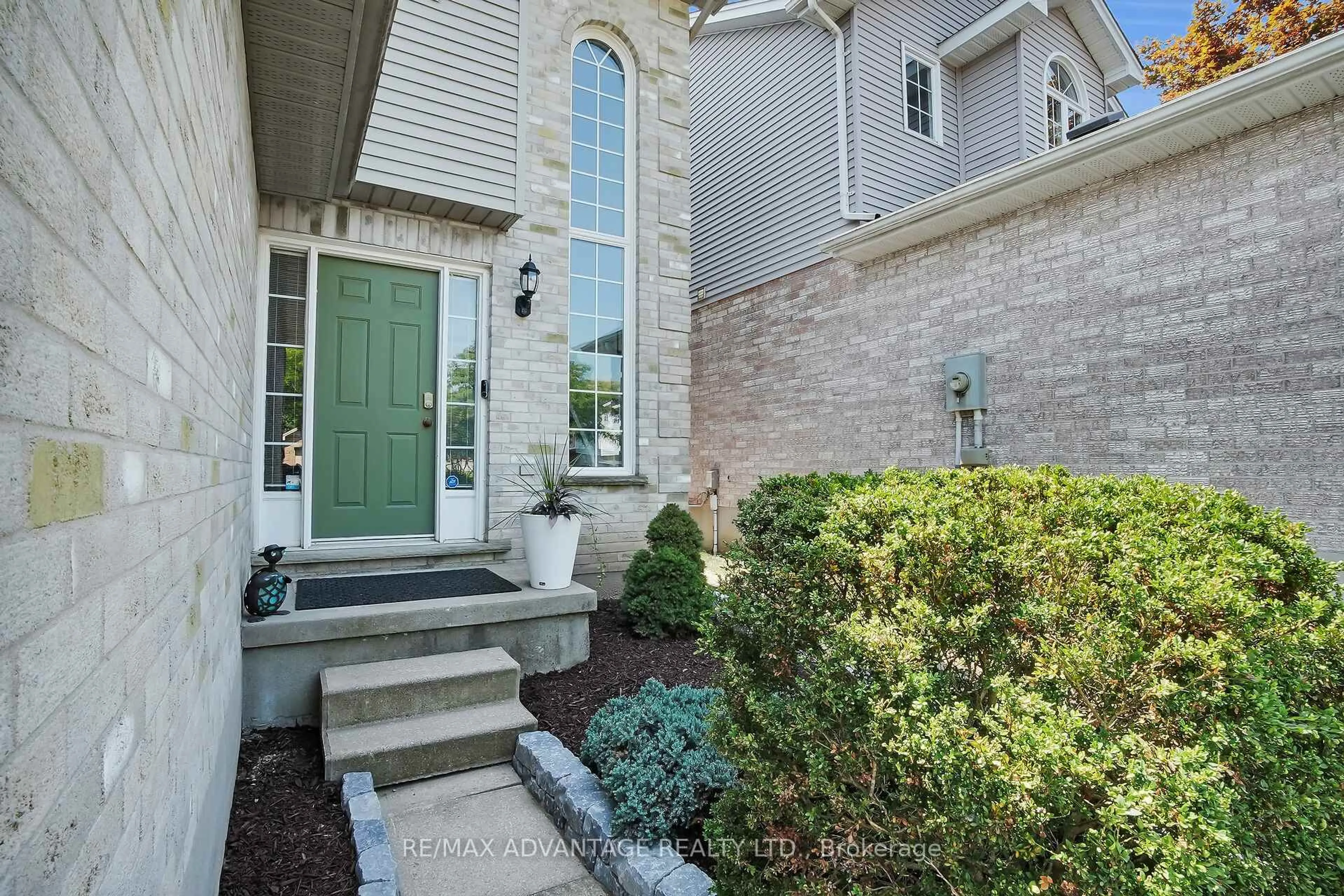 Unknown for 19 Southcott Crt, London North Ontario N6G 4Y6