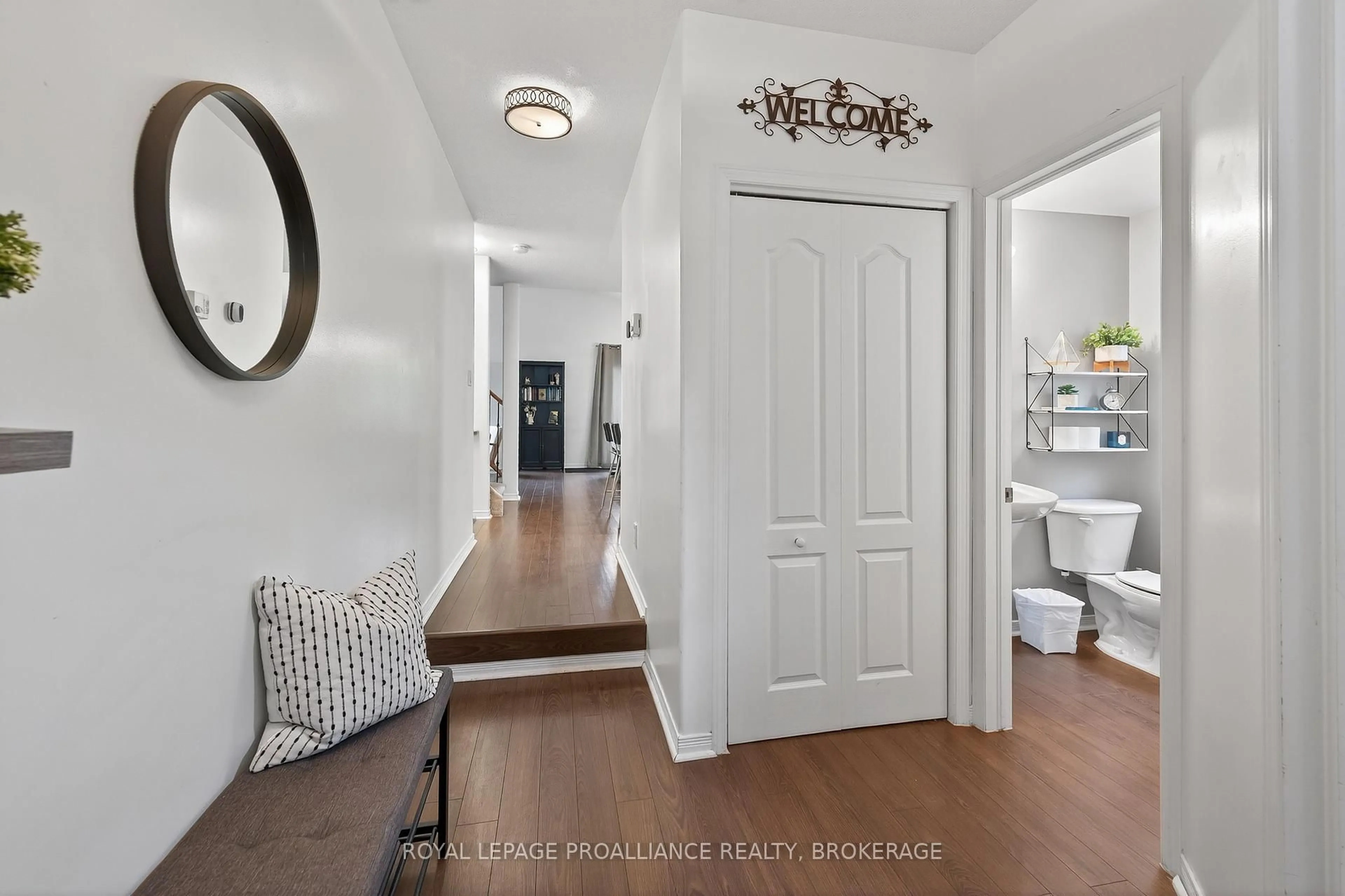 Indoor entryway for 1395 Atkinson St, Kingston Ontario K7P 0C4