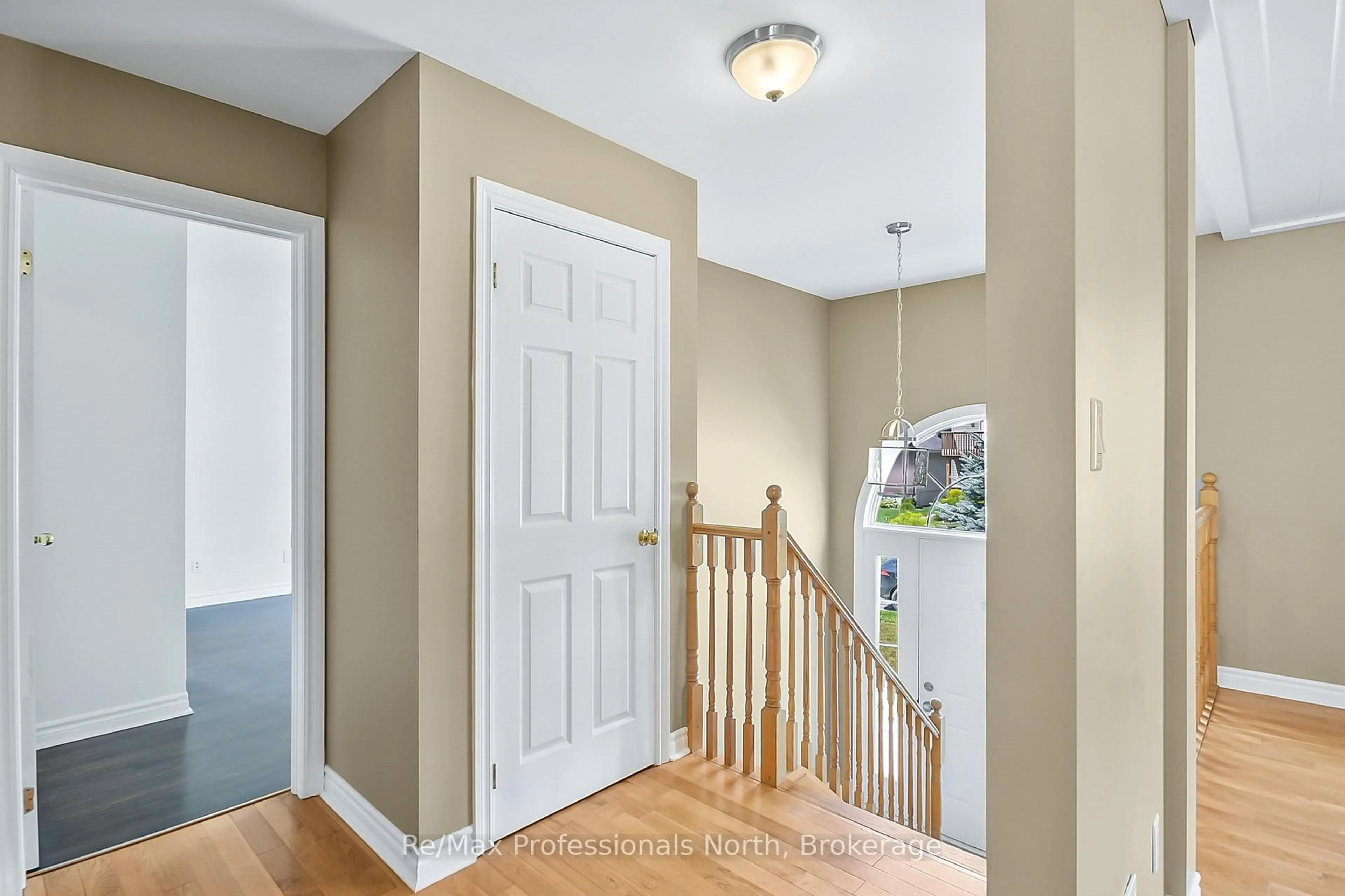 Indoor entryway for 635 WAGNER St, Gravenhurst Ontario P1P 1E1