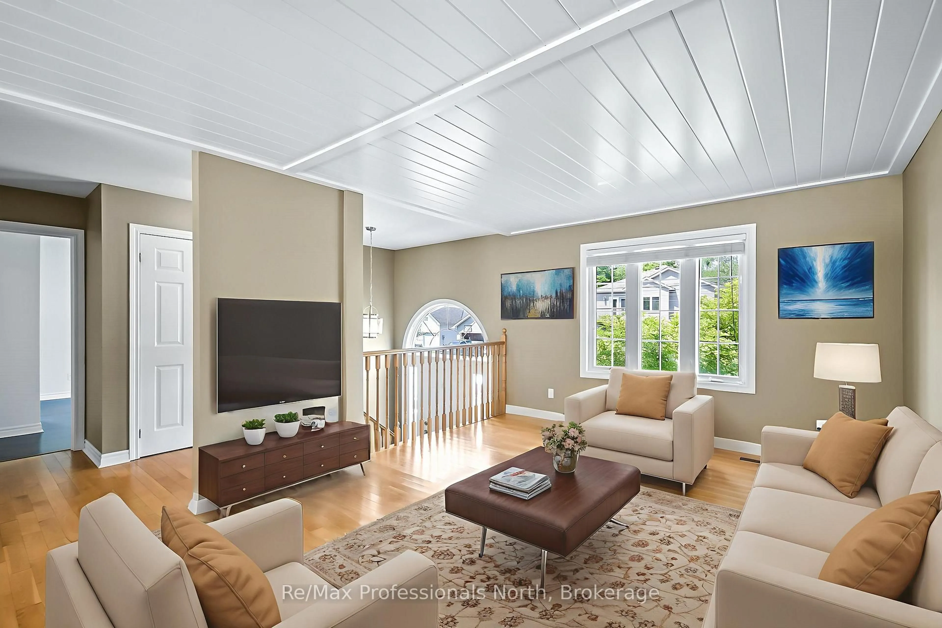 Living room with furniture, unknown for 635 WAGNER St, Gravenhurst Ontario P1P 1E1