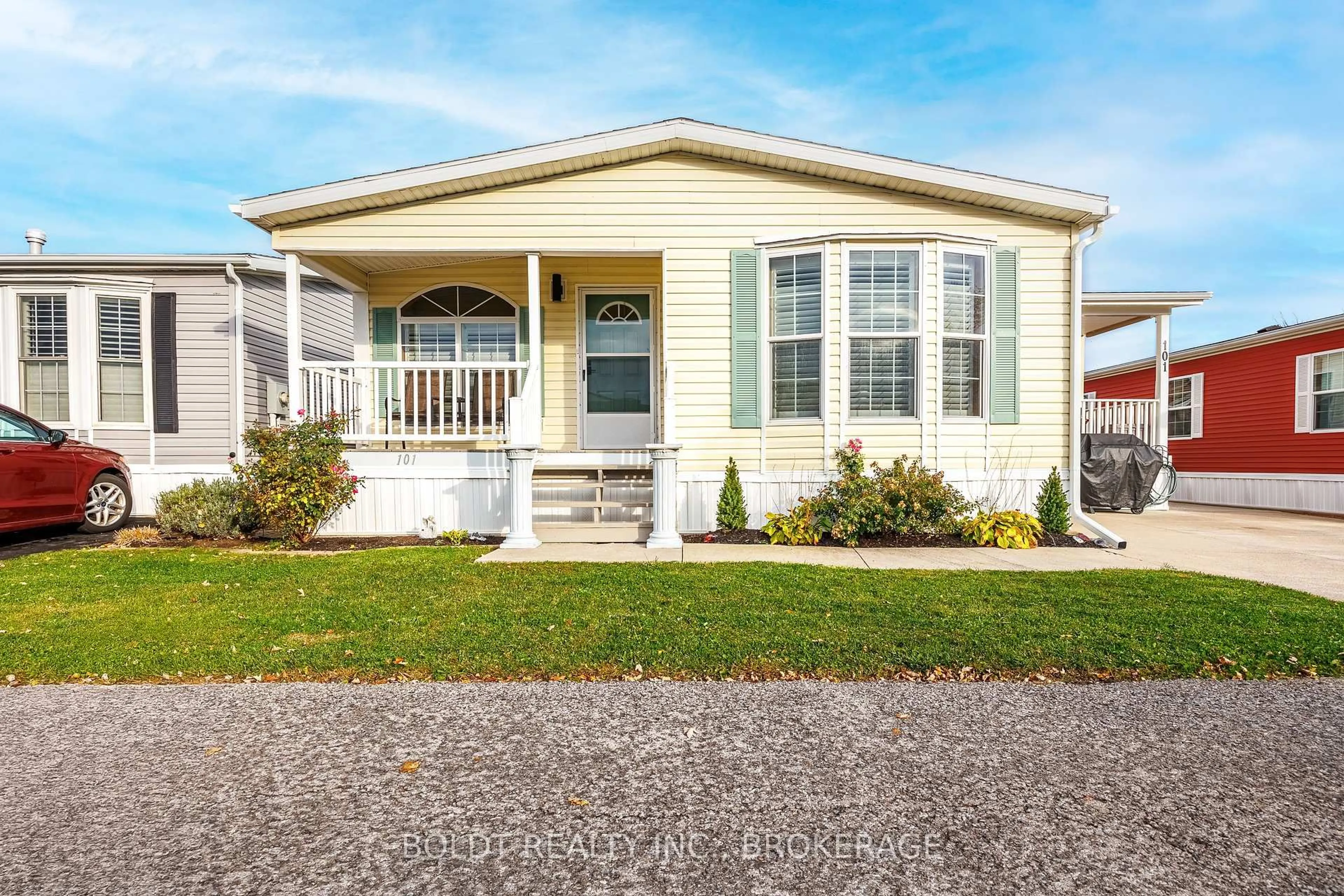 Home with vinyl exterior material, street for 3033 Townline Rd #101, Fort Erie Ontario L0S 1S1