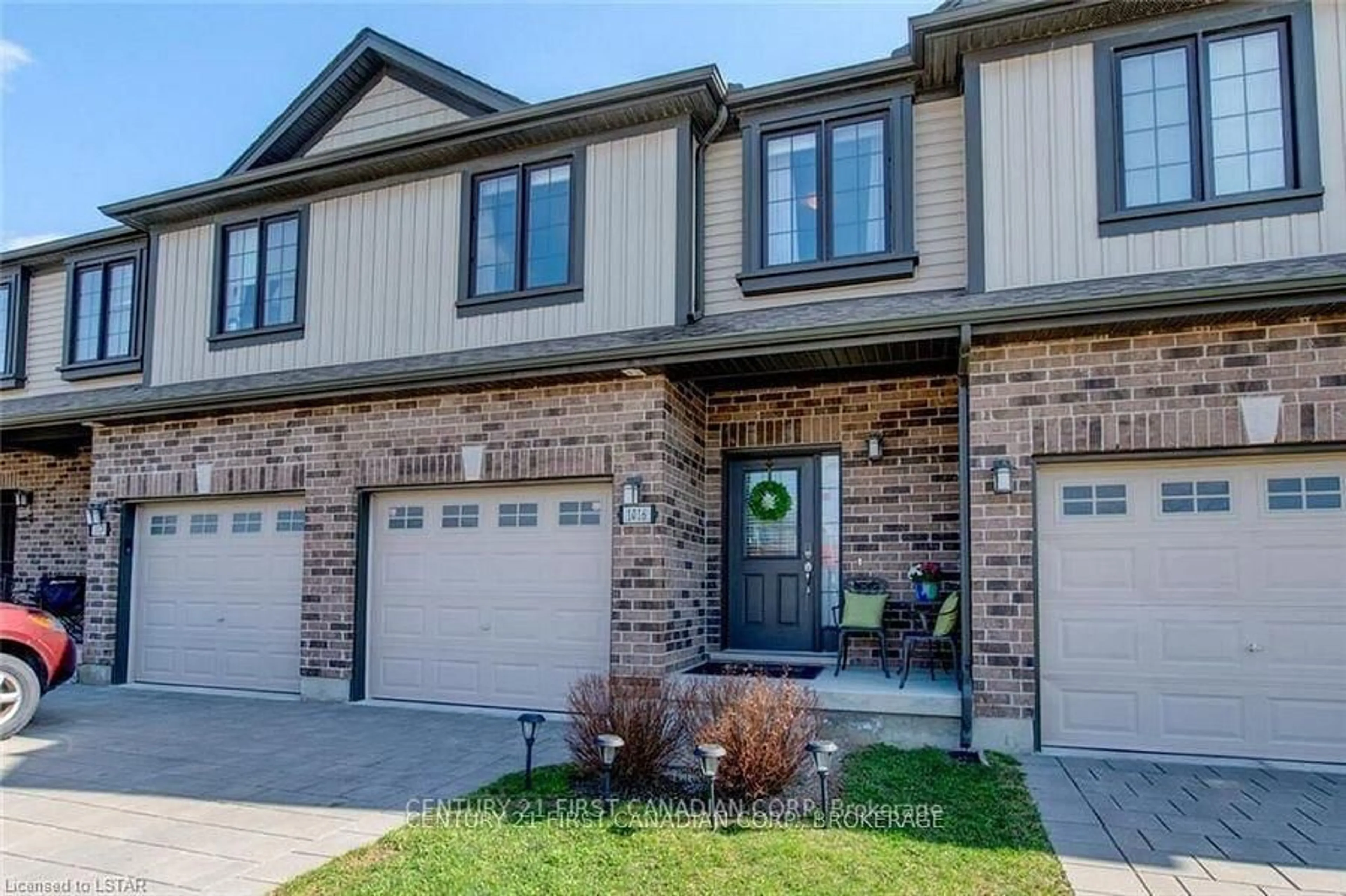 Home with brick exterior material, street for 1016 OAKCROSSING Gate #34, London North Ontario N6G 0H1