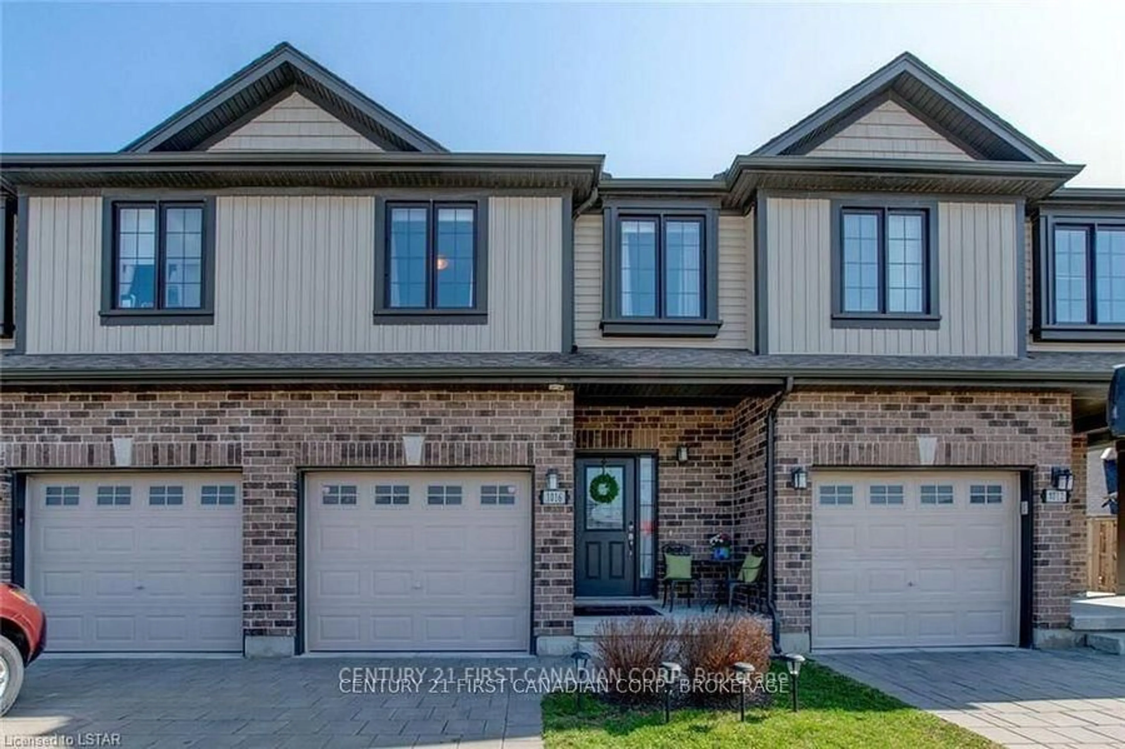 Home with brick exterior material, street for 1016 OAKCROSSING Gate #34, London North Ontario N6G 0H1