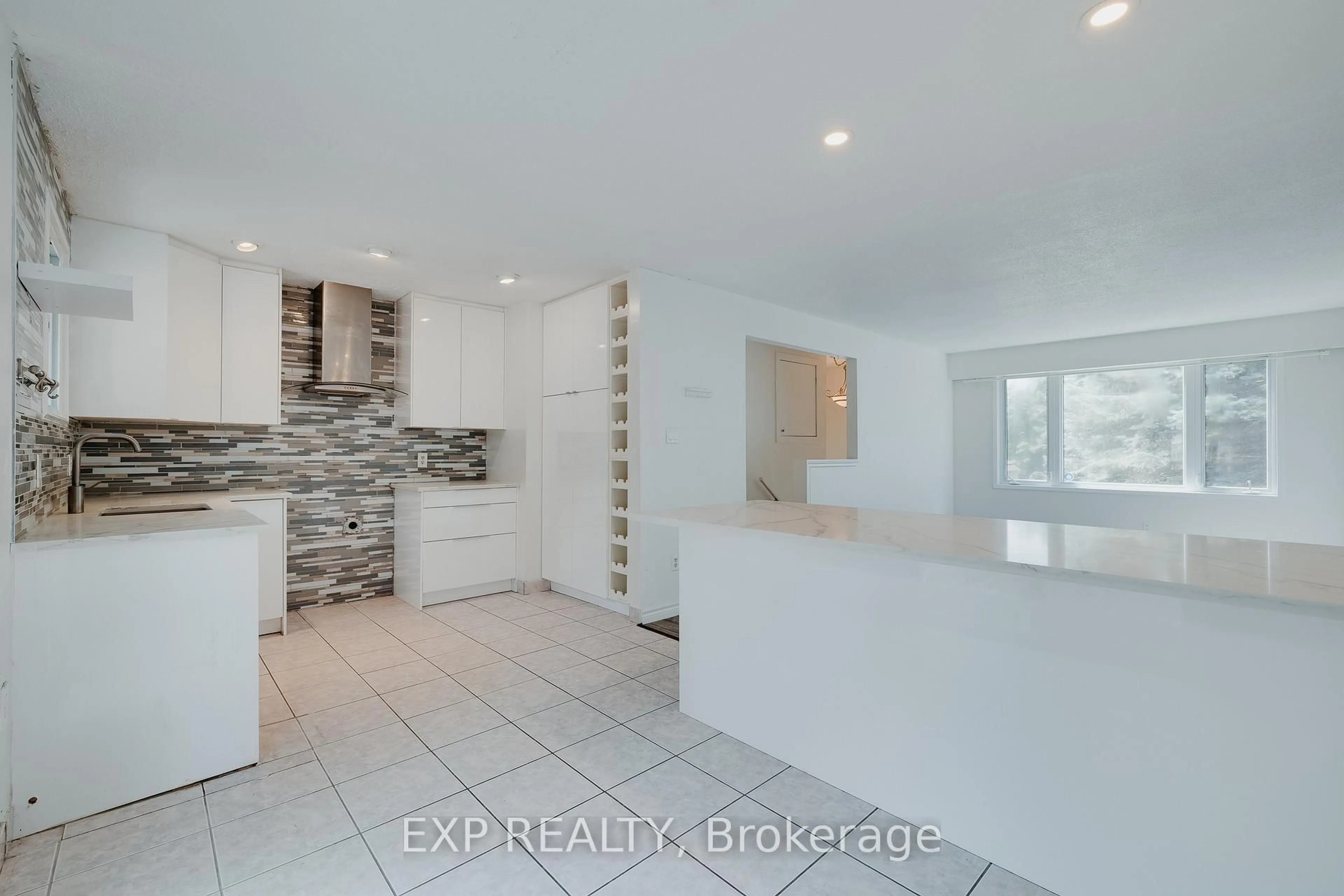 Open concept kitchen, ceramic/tile floor for 595 Pioneer Dr, Kitchener Ontario N2P 1L6
