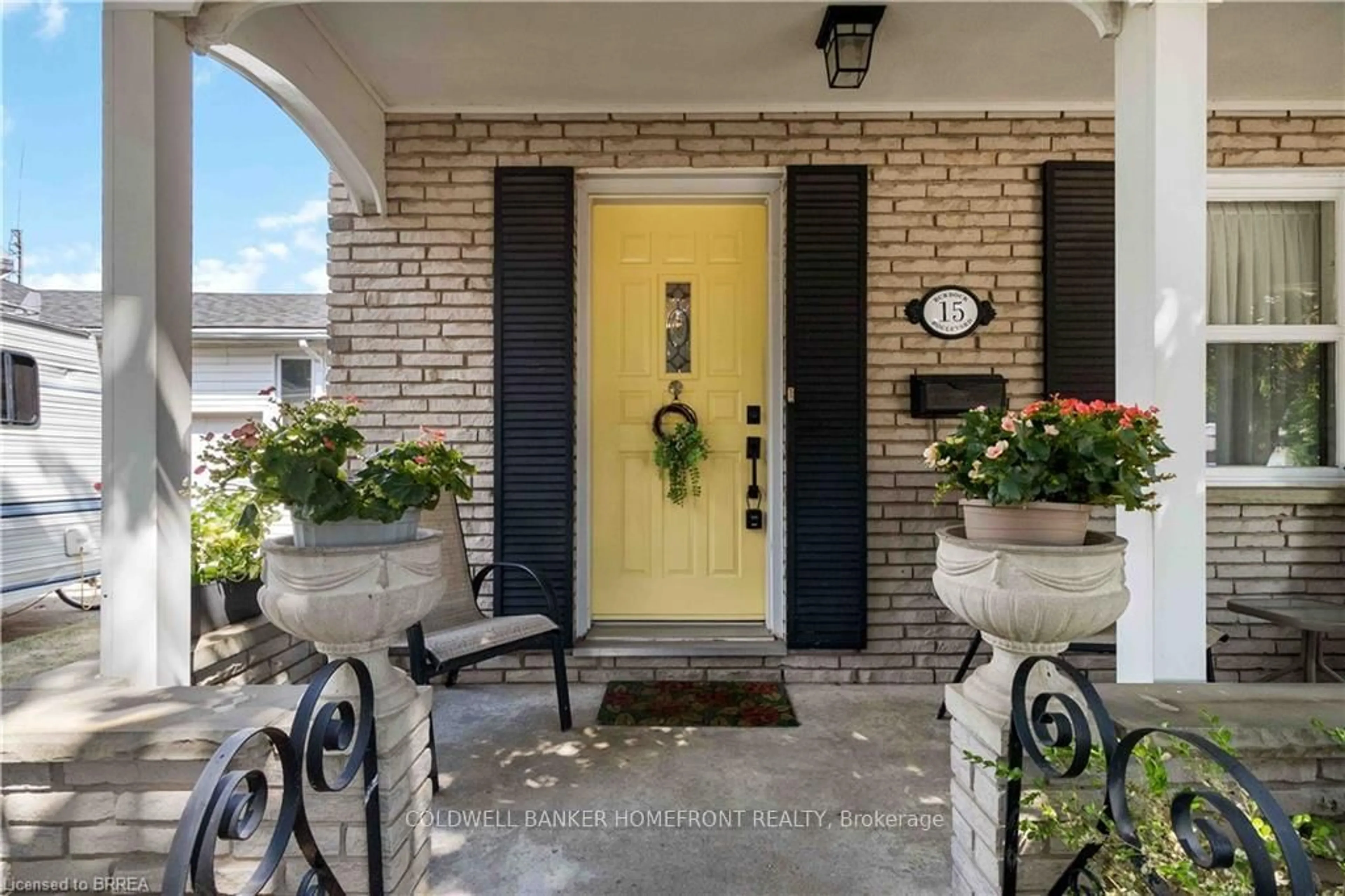 Indoor entryway for 15 Burdock Blvd, Brantford Ontario N3R 6B5
