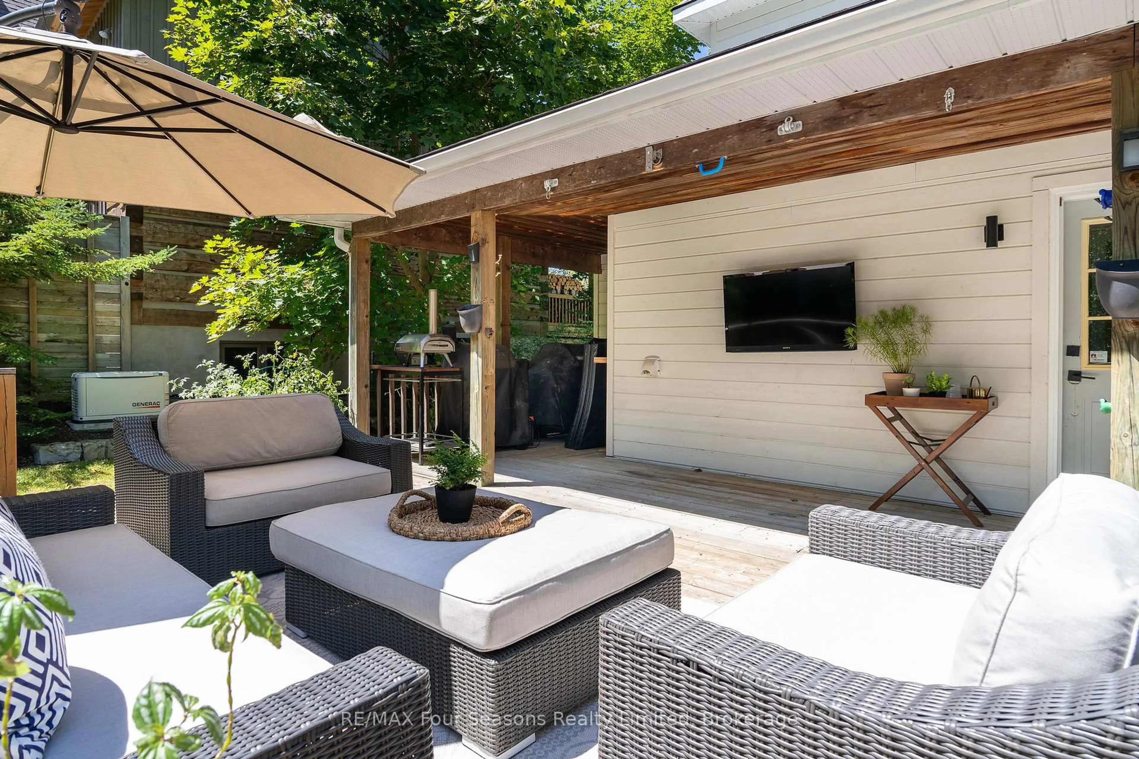 Patio, street for 141 Aspen Way, Blue Mountains Ontario L9Y 0S7