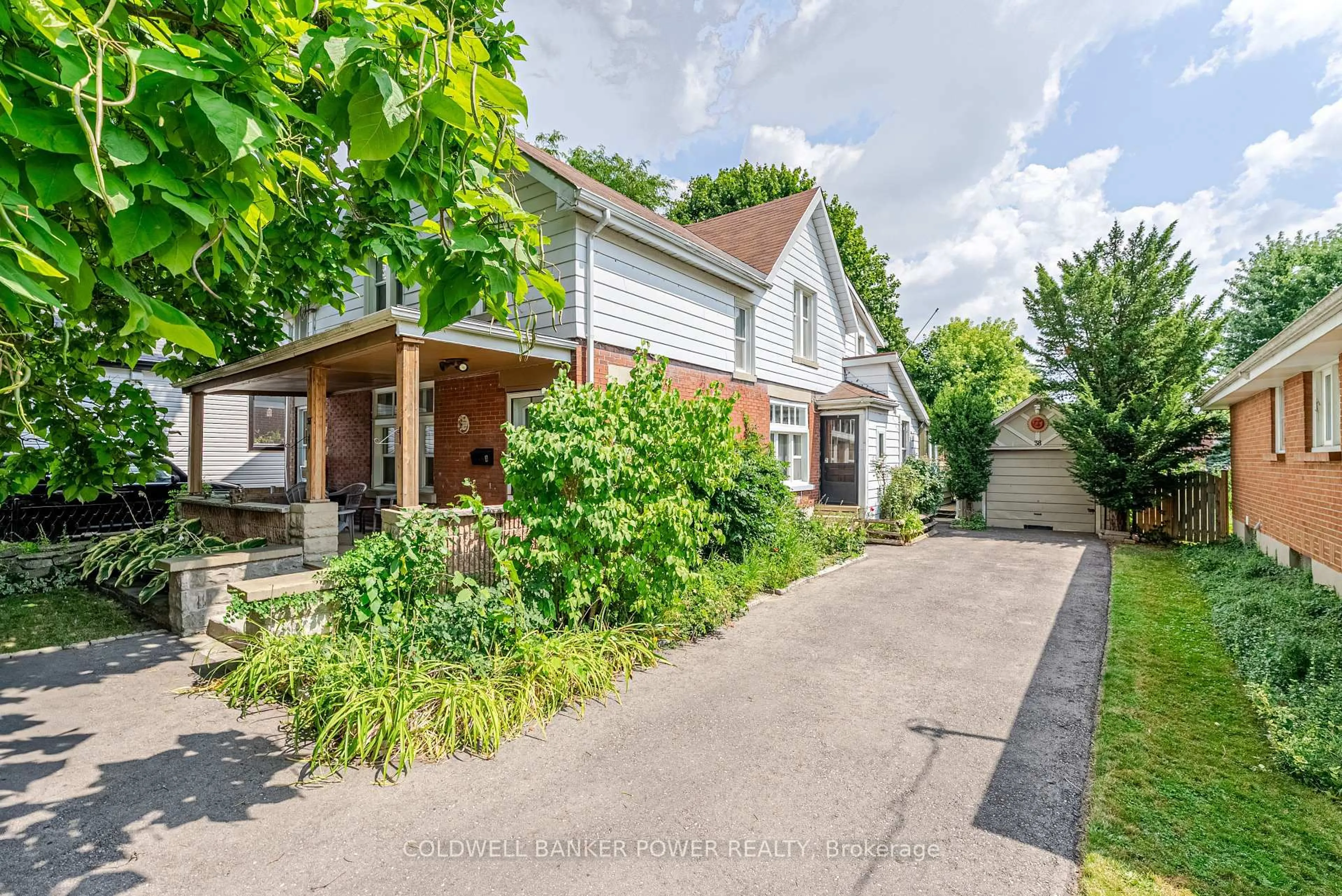 A pic from outside/outdoor area/front of a property/back of a property/a pic from drone, street for 38 Linwood St, London East Ontario N5Y 1W2