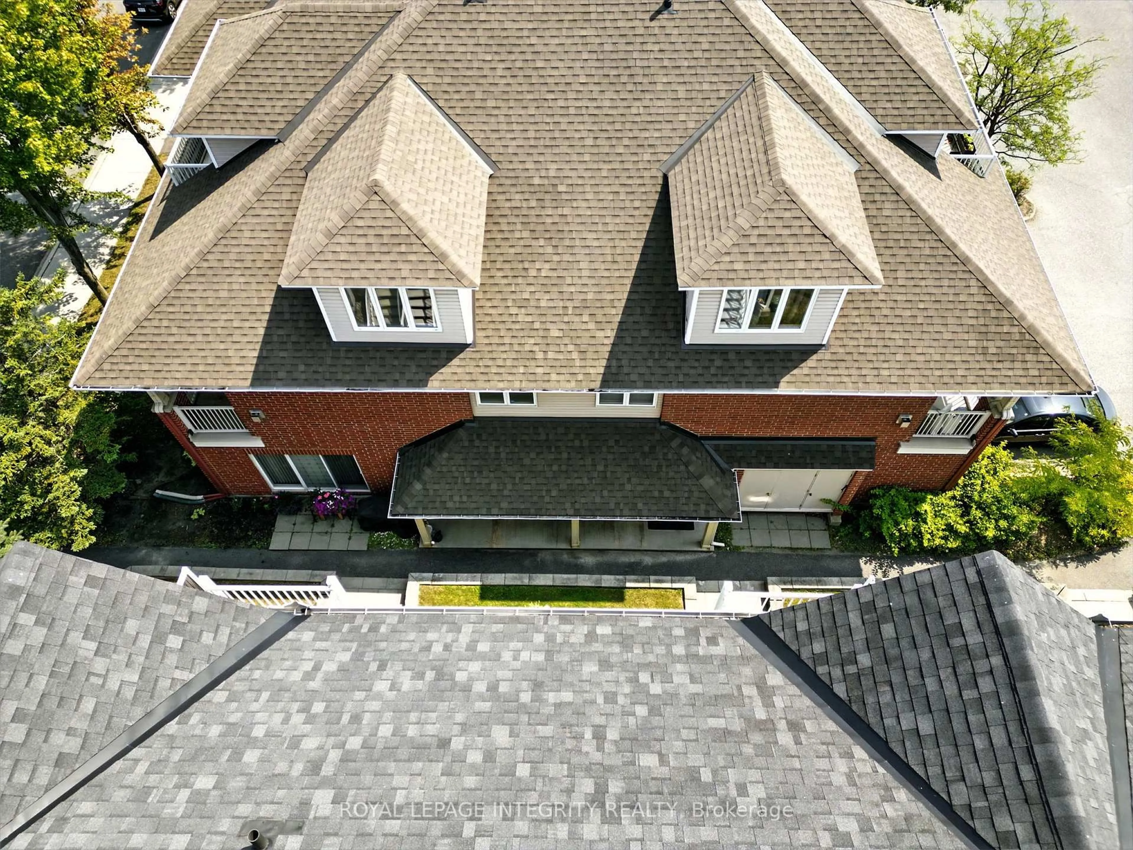 A pic from outside/outdoor area/front of a property/back of a property/a pic from drone, street for 10 Daybreak St #B, Ottawa Ontario K2G 6T9