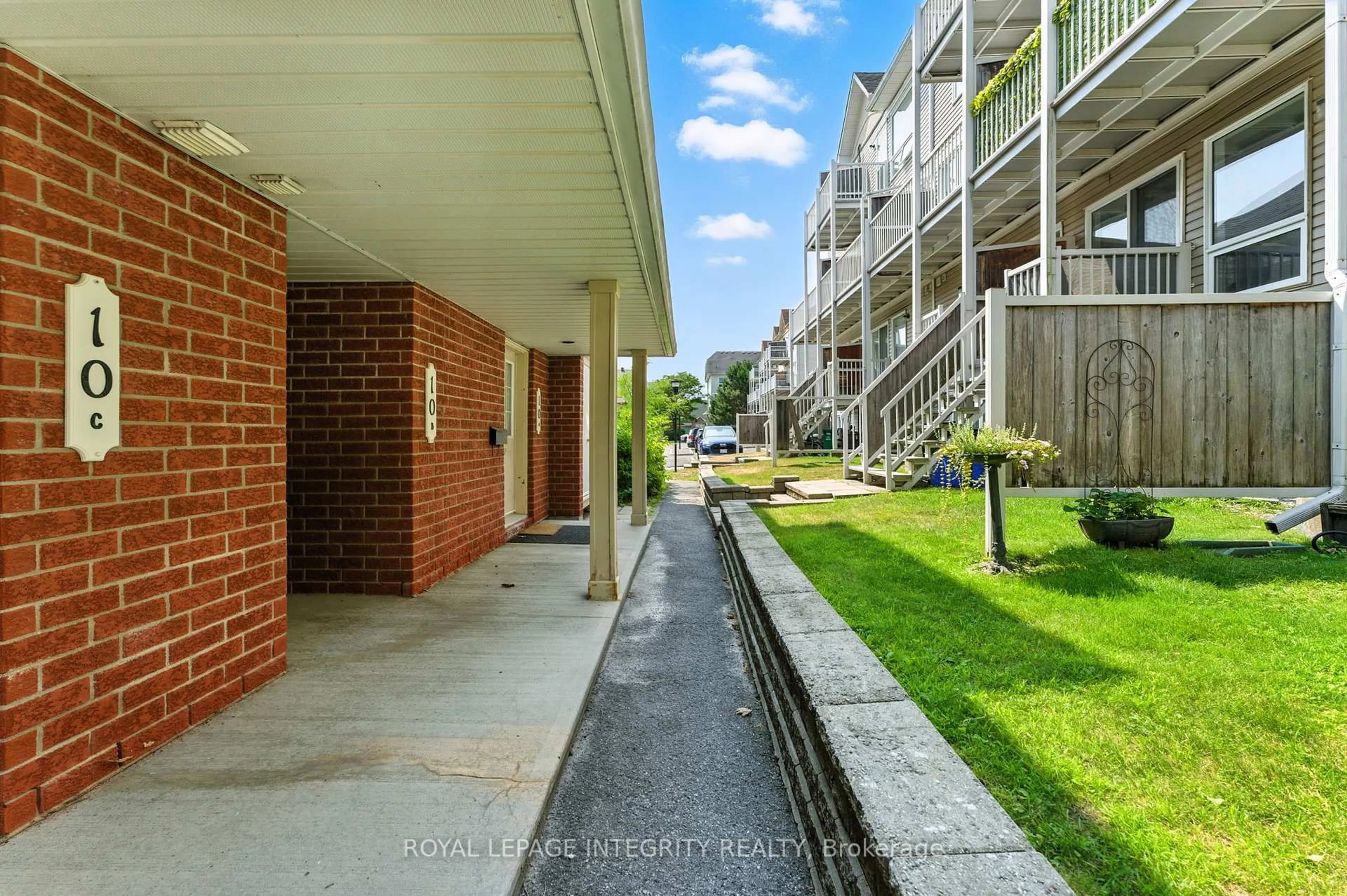 A pic from outside/outdoor area/front of a property/back of a property/a pic from drone, street for 10 Daybreak St #B, Ottawa Ontario K2G 6T9