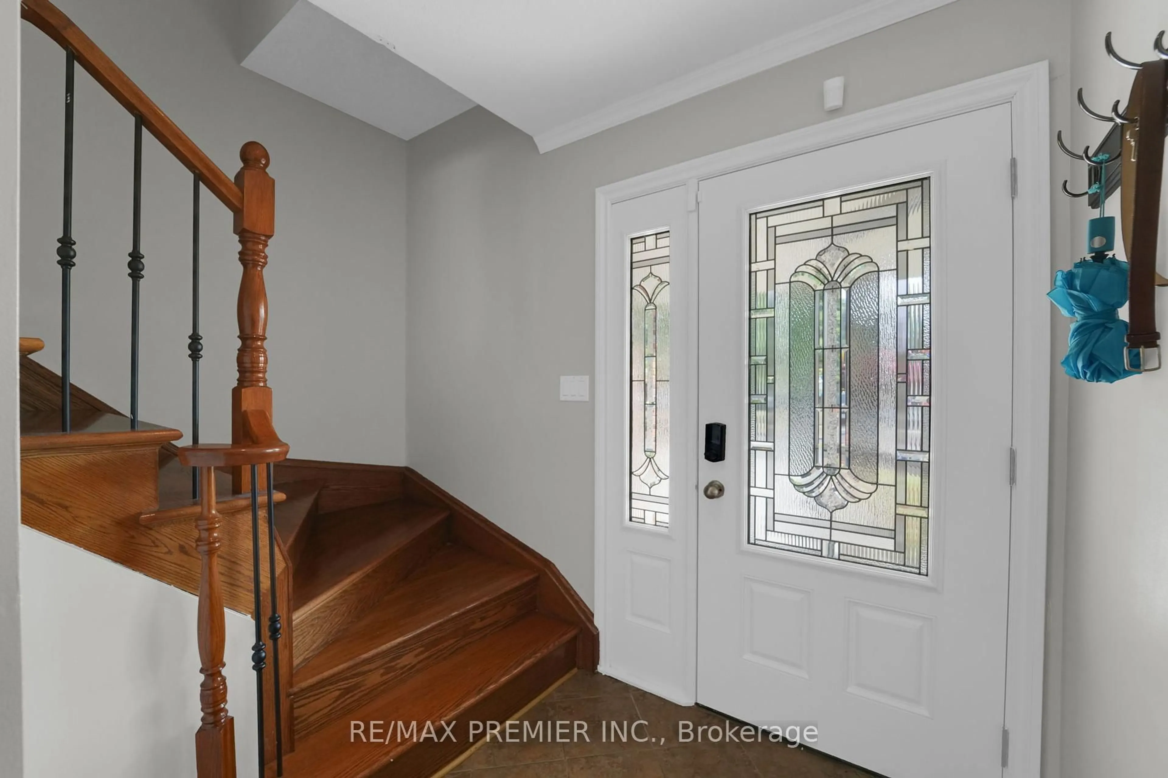 Indoor entryway for 12 THE MEADOWS, St. Catharines Ontario L2N 7K7