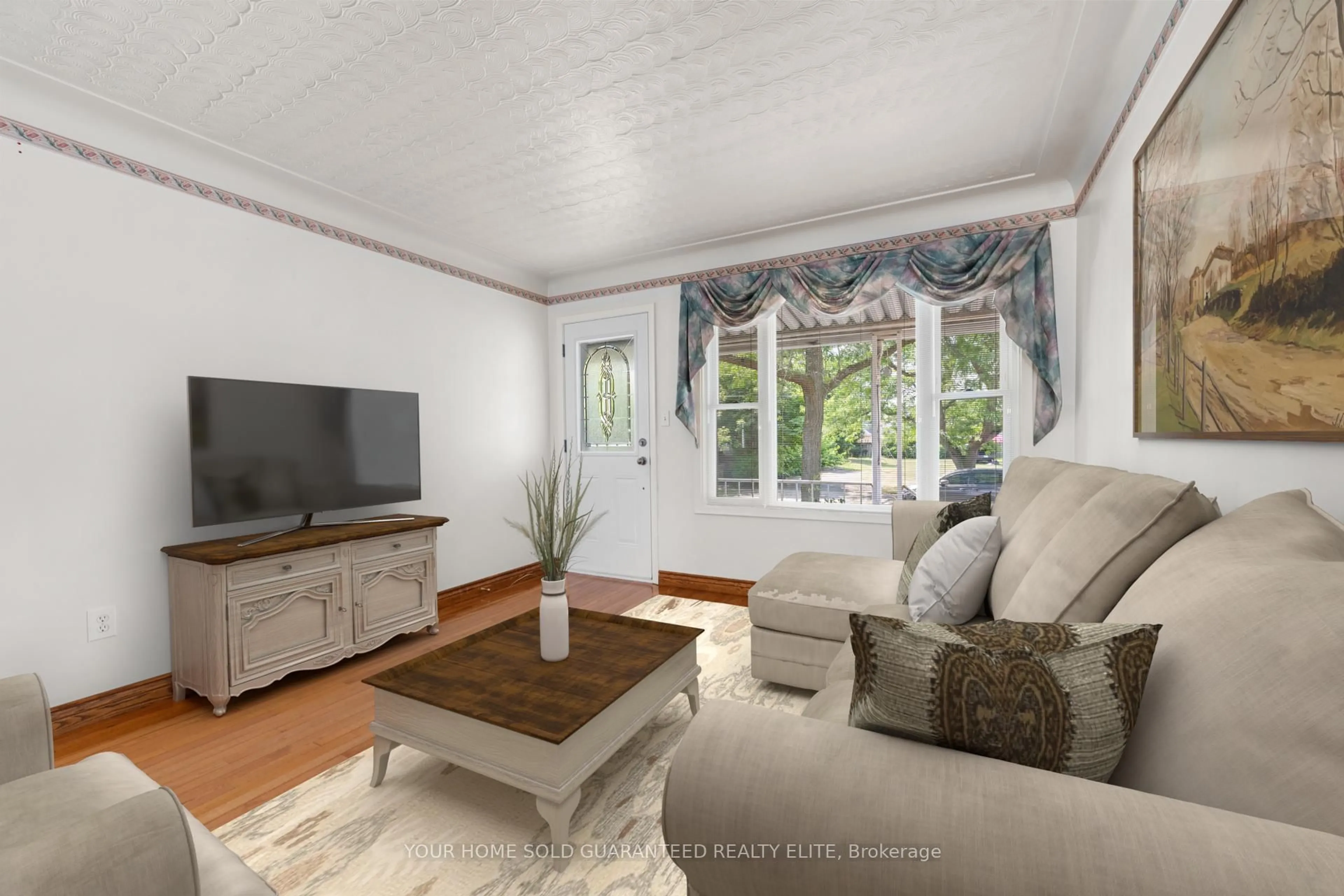 Living room with furniture, unknown for 25 Balmoral Ave, Welland Ontario L3B 1S3