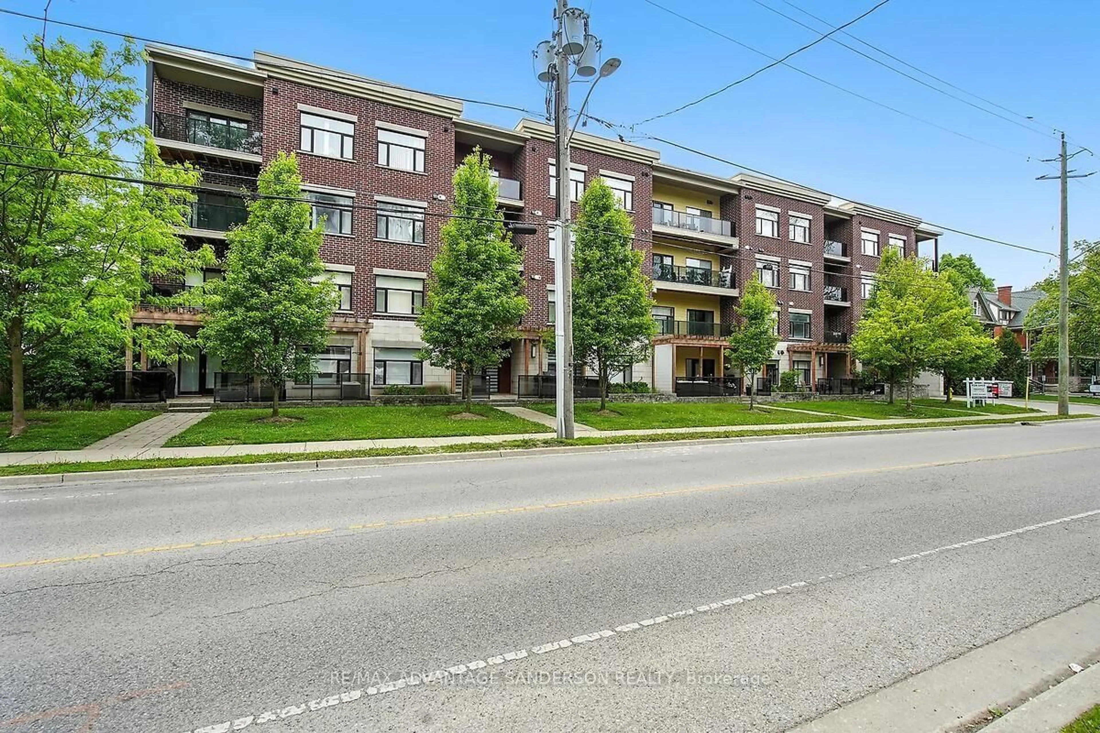Unknown for 89 Ridout St #304, London South Ontario N6C 3X2