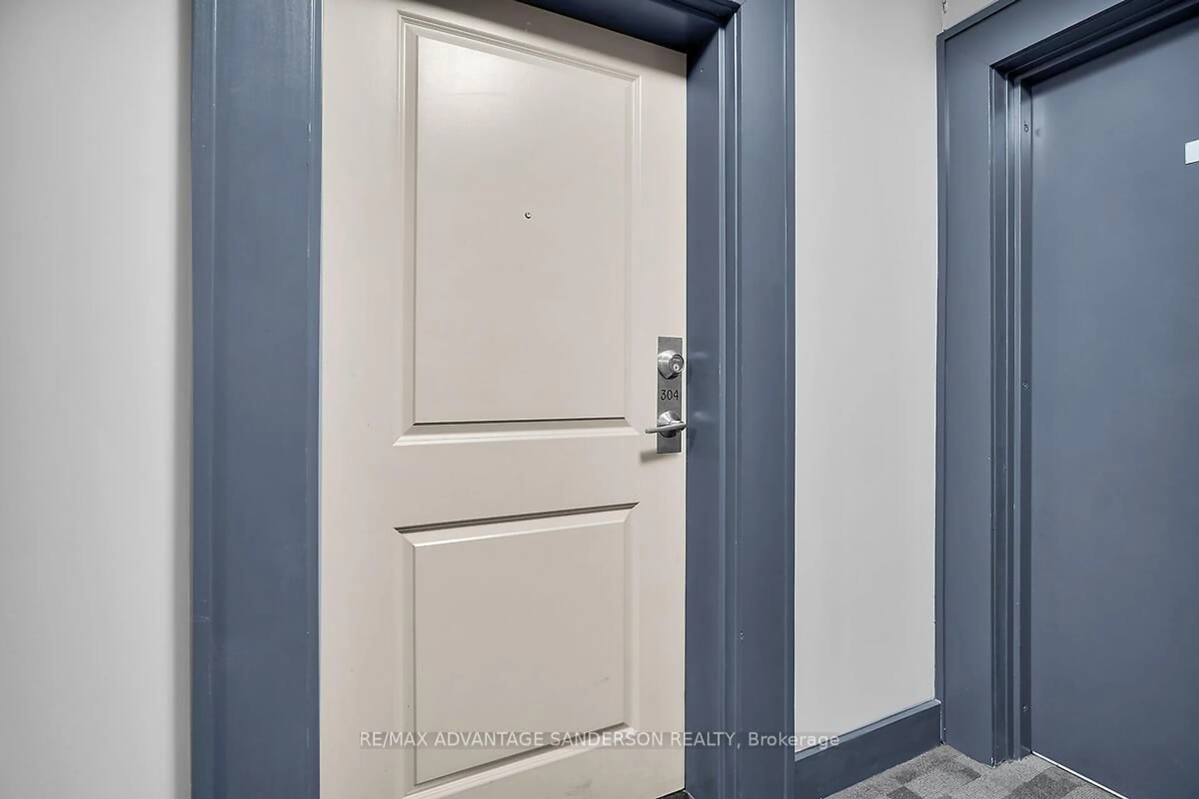 Indoor entryway for 89 Ridout St #304, London South Ontario N6C 3X2
