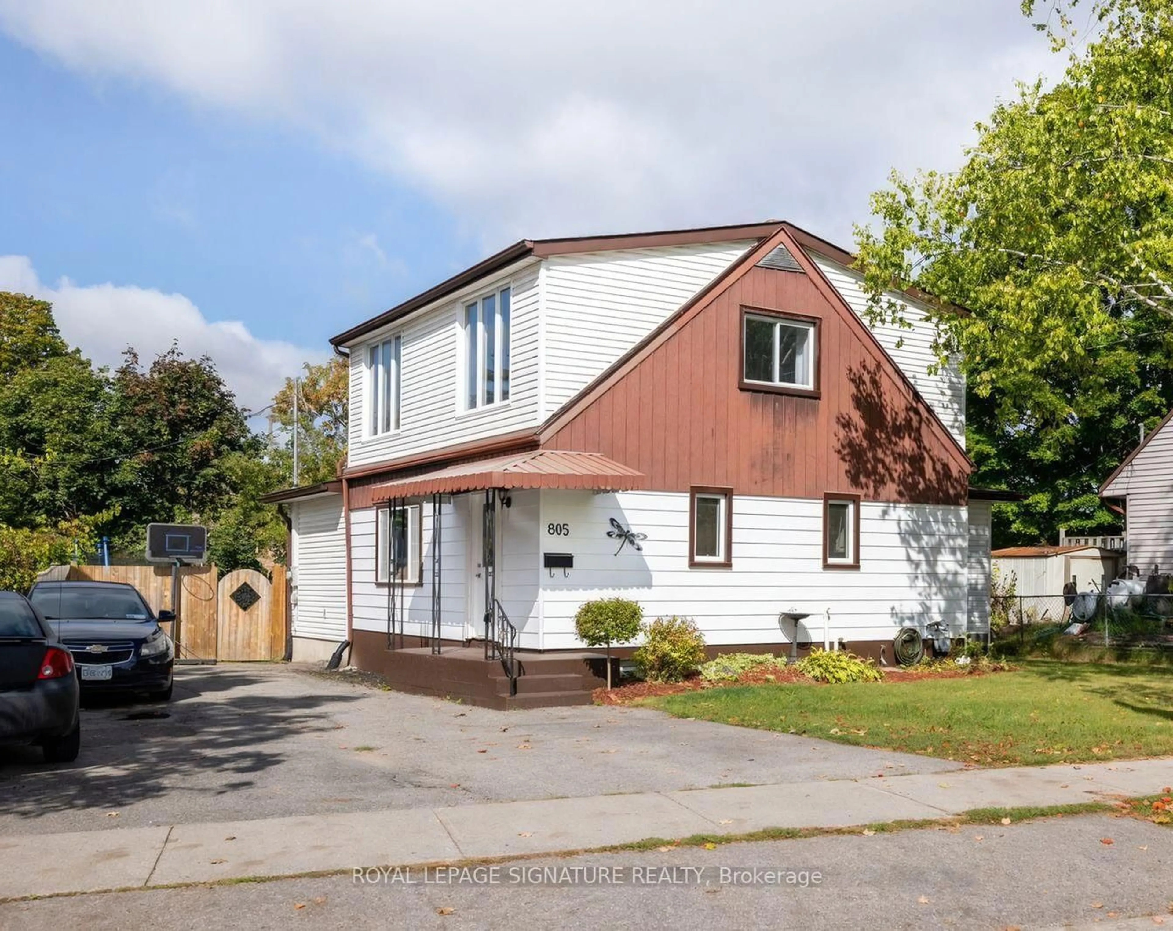Home with vinyl exterior material, street for 805 Morphet Ave, Peterborough South Ontario K9J 2X7
