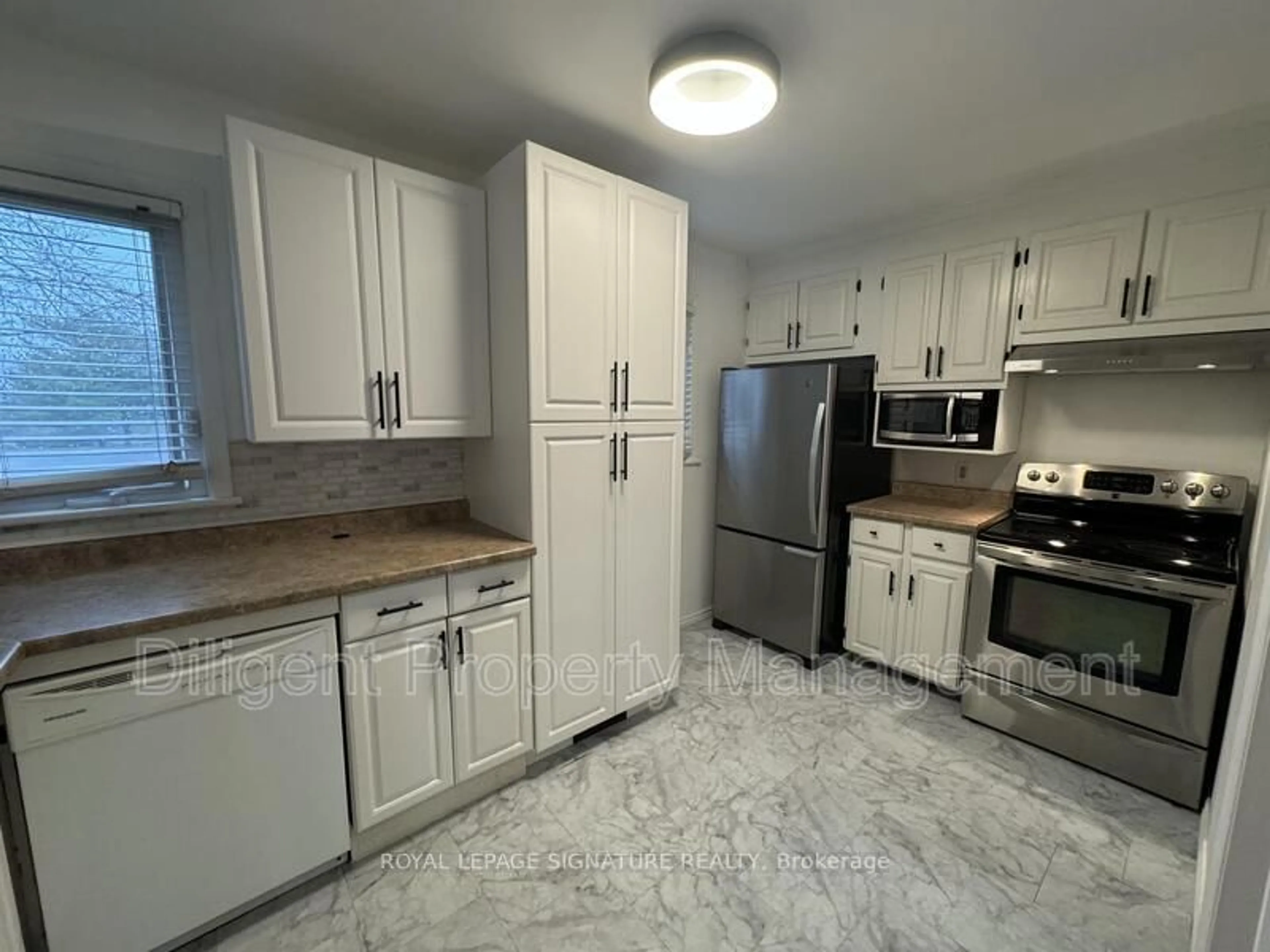 Standard kitchen, unknown for 805 Morphet Ave, Peterborough South Ontario K9J 2X7