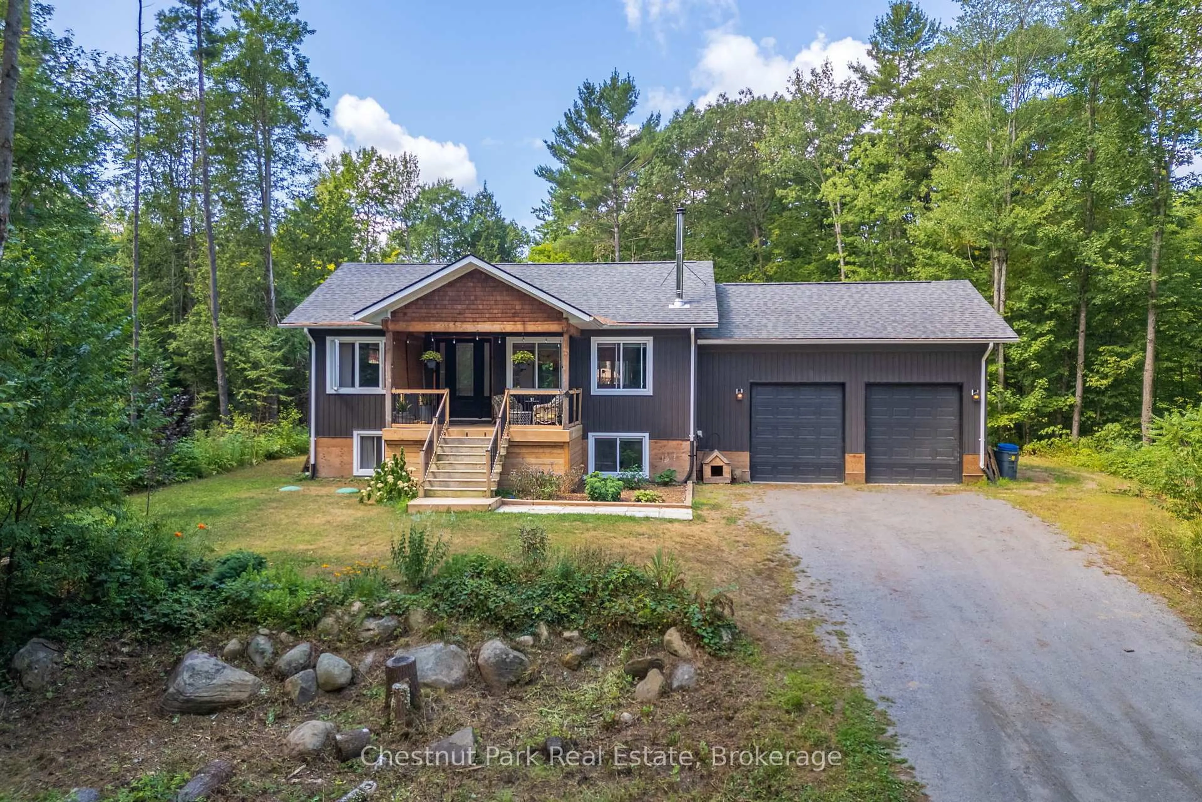 Home with vinyl exterior material, unknown for 2698 Old Muskoka Rd, Huntsville Ontario P0B 1M0