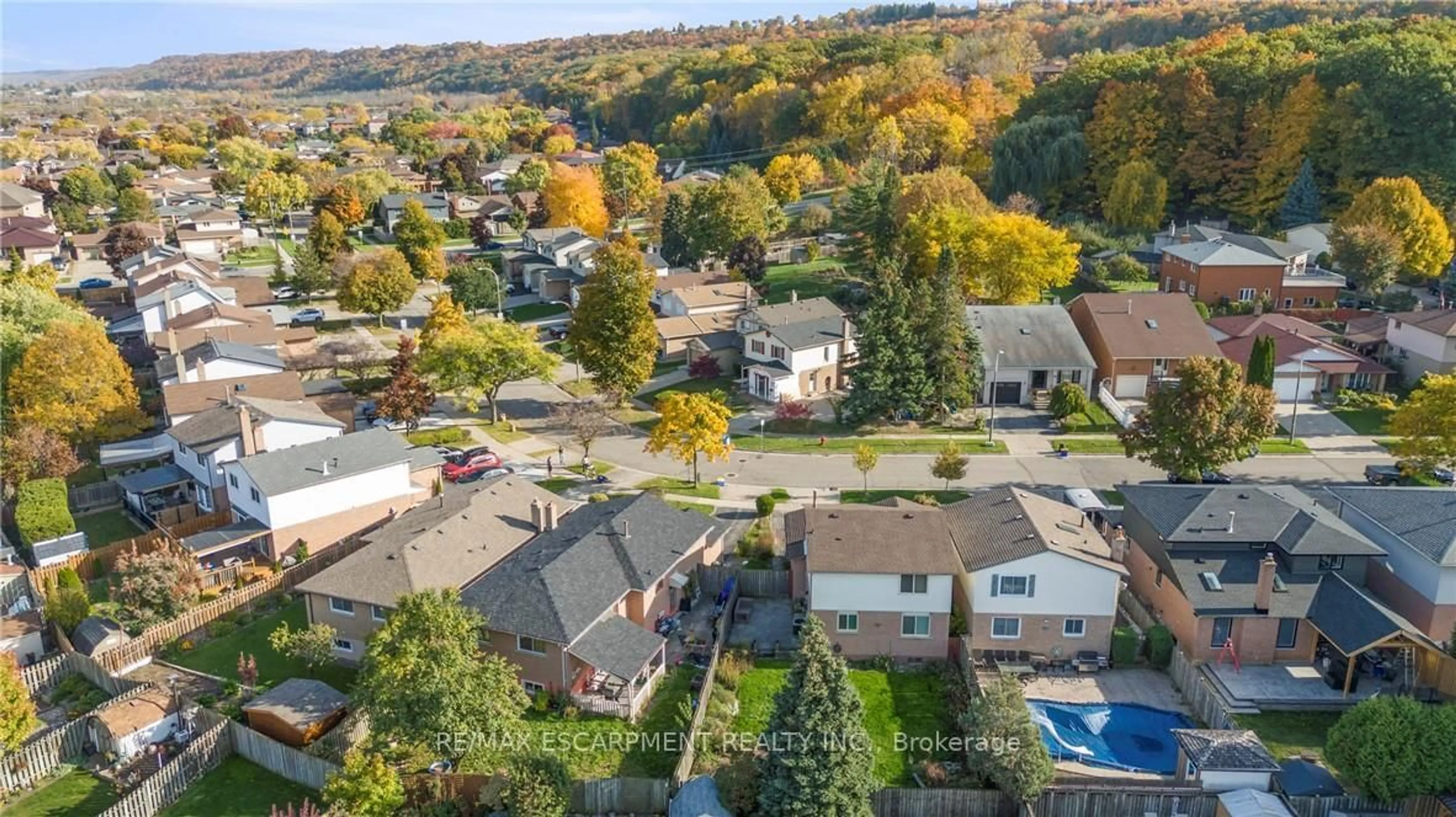 A pic from outside/outdoor area/front of a property/back of a property/a pic from drone, unknown for 26 Glenashton Dr, Hamilton Ontario L8G 4E8
