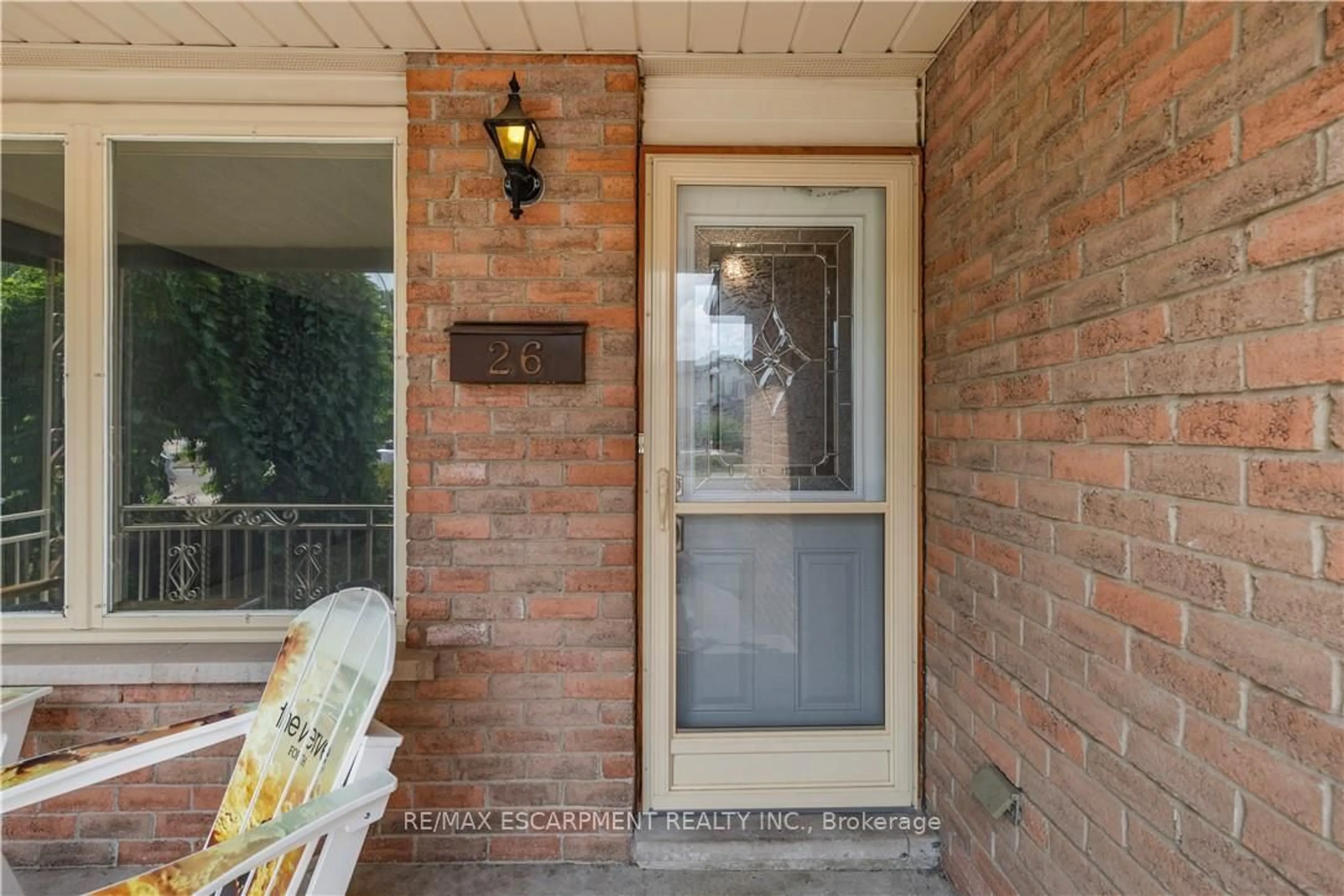 Indoor entryway for 26 Glenashton Dr, Hamilton Ontario L8G 4E8