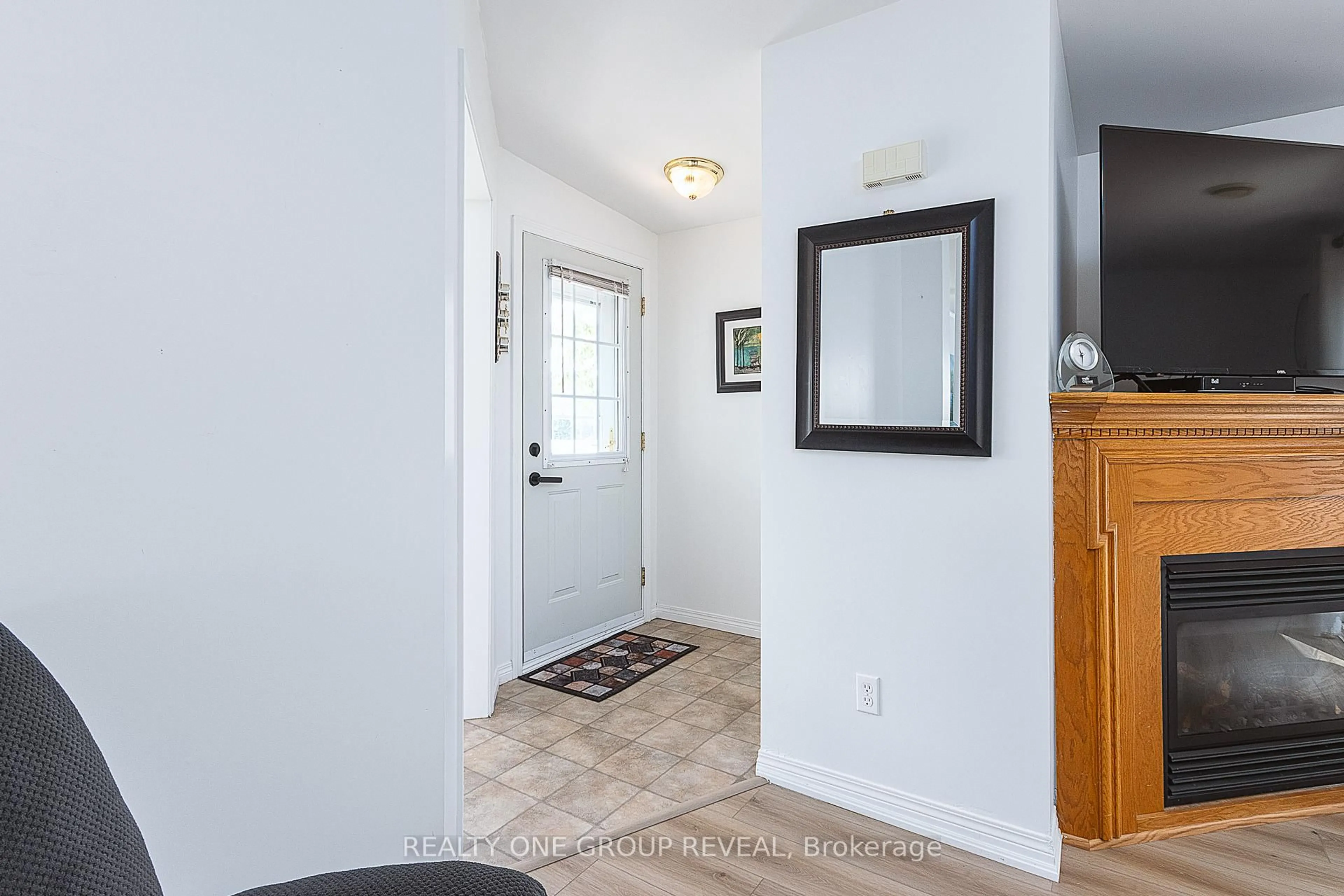 Indoor entryway for 152 Concession Road 11 Rd #37, Trent Hills Ontario K0L 1Y0