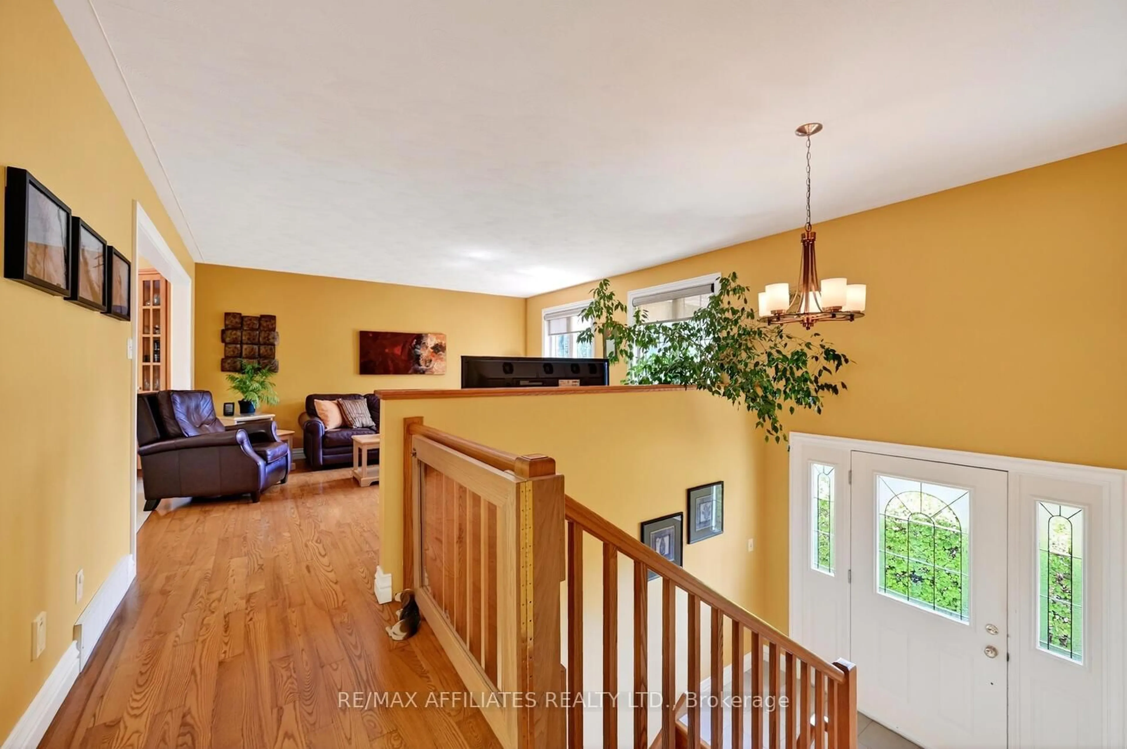 Indoor foyer for 156 Bay Rd, Rideau Lakes Ontario K0G 1L0