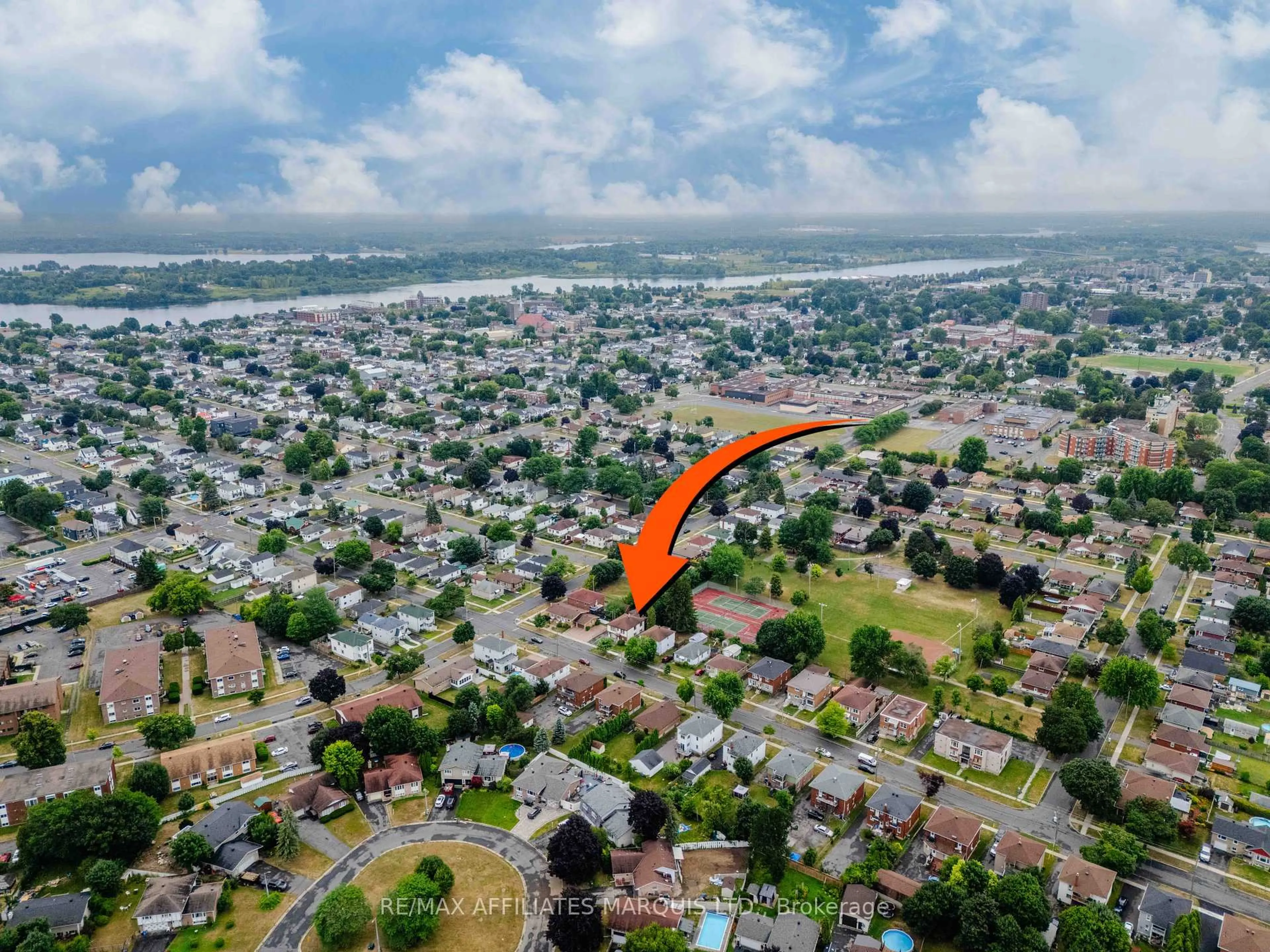 A pic from outside/outdoor area/front of a property/back of a property/a pic from drone, unknown for 601 St Felix St, Cornwall Ontario K6H 5B4