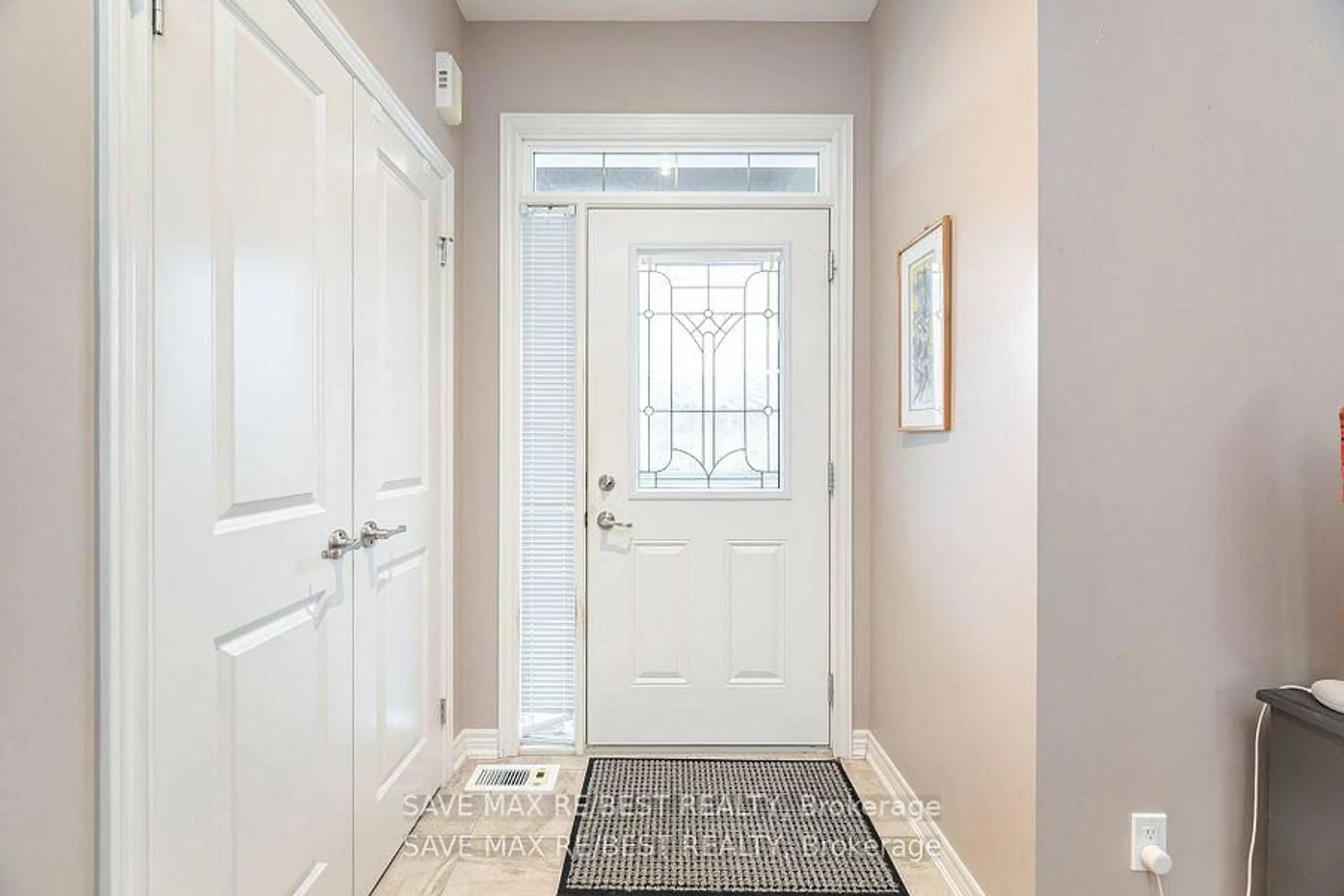 Indoor entryway for 7 Glory Hill Rd, St. Catharines Ontario L2P 0C7
